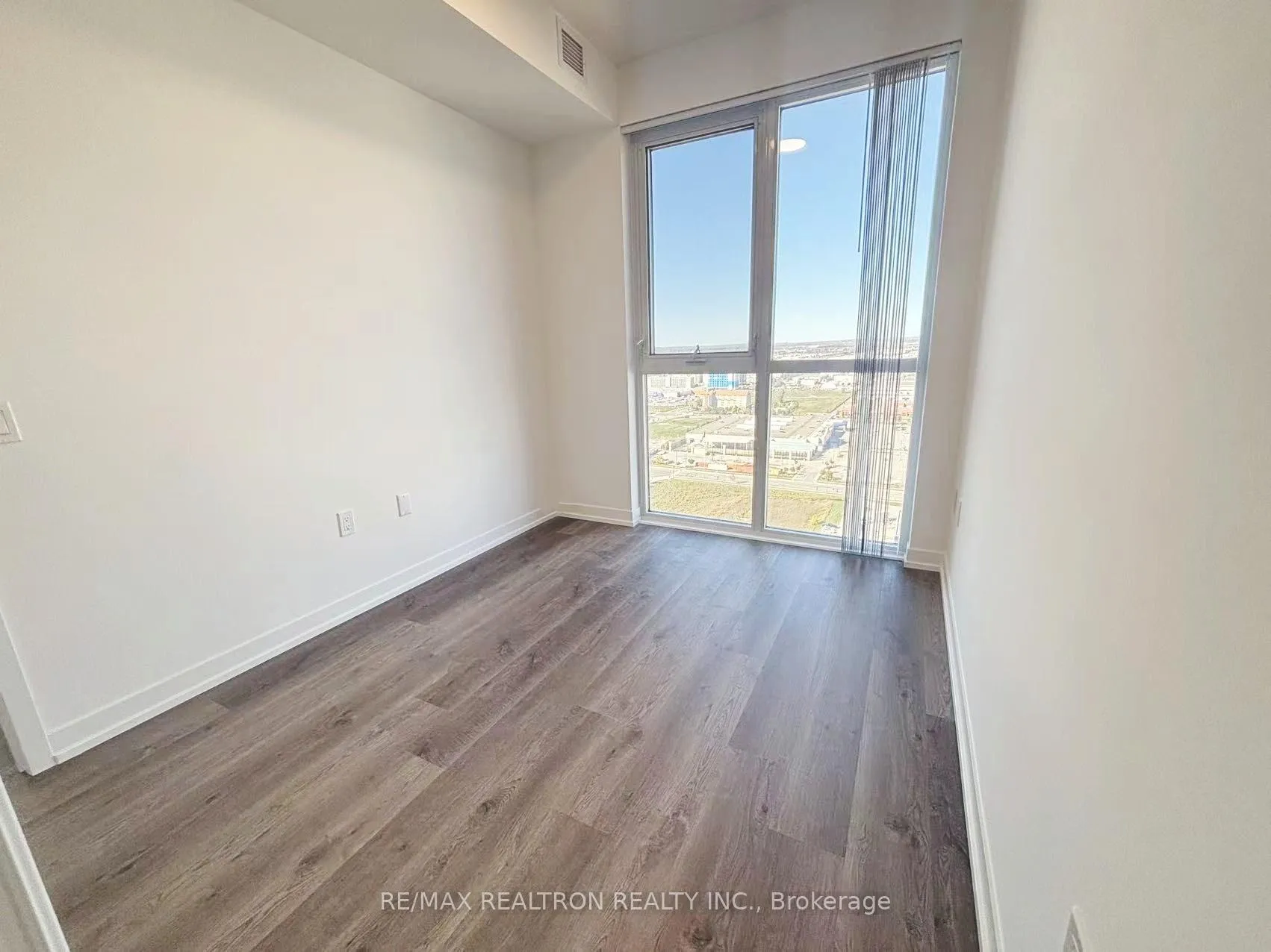 Photo 5 of Unit 2902, 8 Interchange Way, Vaughan, Vaughan Corporate Centre — HOMEH