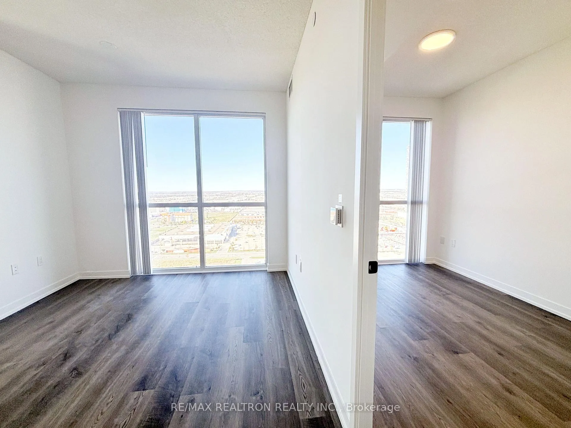 Photo 8 of Unit 2902, 8 Interchange Way, Vaughan, Vaughan Corporate Centre — HOMEH