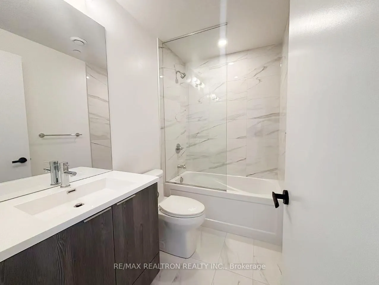 Photo 10 of Unit 2902, 8 Interchange Way, Vaughan, Vaughan Corporate Centre — HOMEH