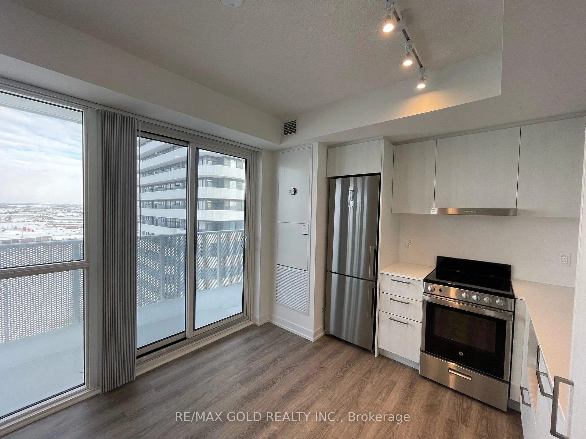 Photo 24 of Unit 2012, 195 Commerce Street W, Vaughan, Vaughan Corporate Centre — HOMEH