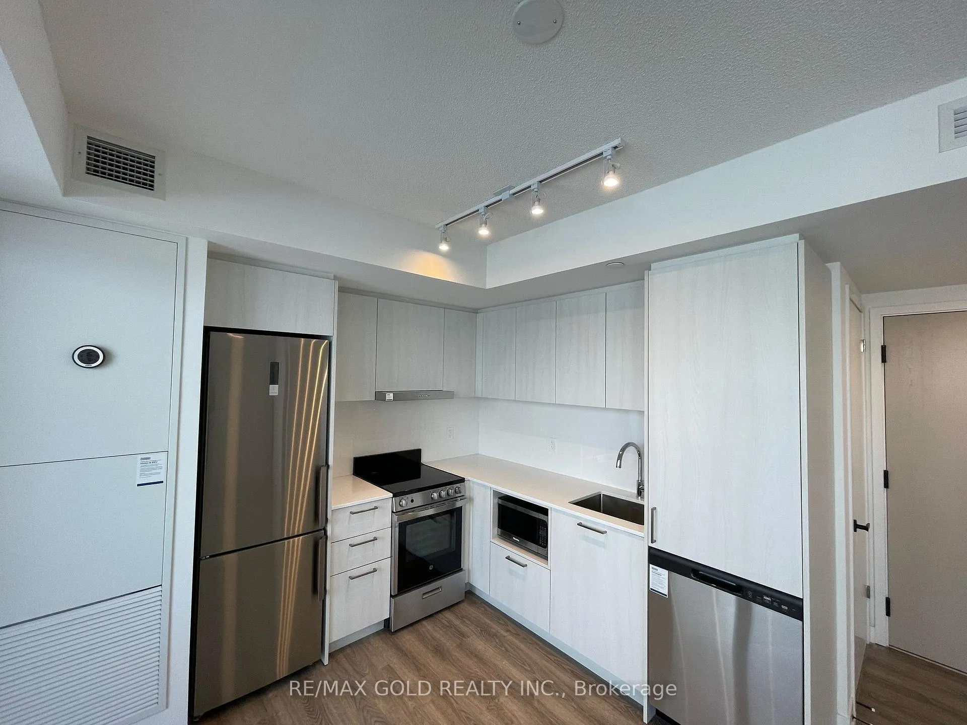 Photo 30 of Unit 2012, 195 Commerce Street W, Vaughan, Vaughan Corporate Centre — HOMEH