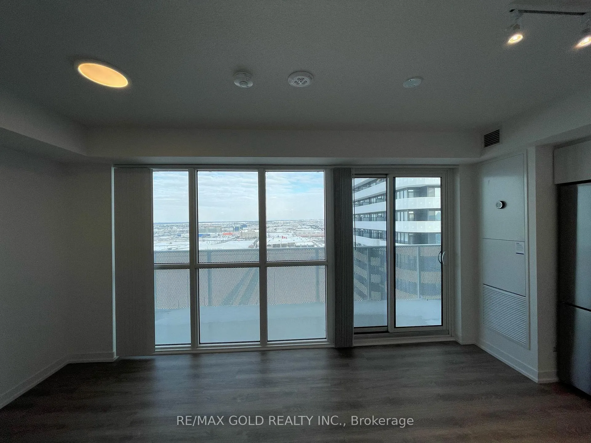 Photo 32 of Unit 2012, 195 Commerce Street W, Vaughan, Vaughan Corporate Centre — HOMEH