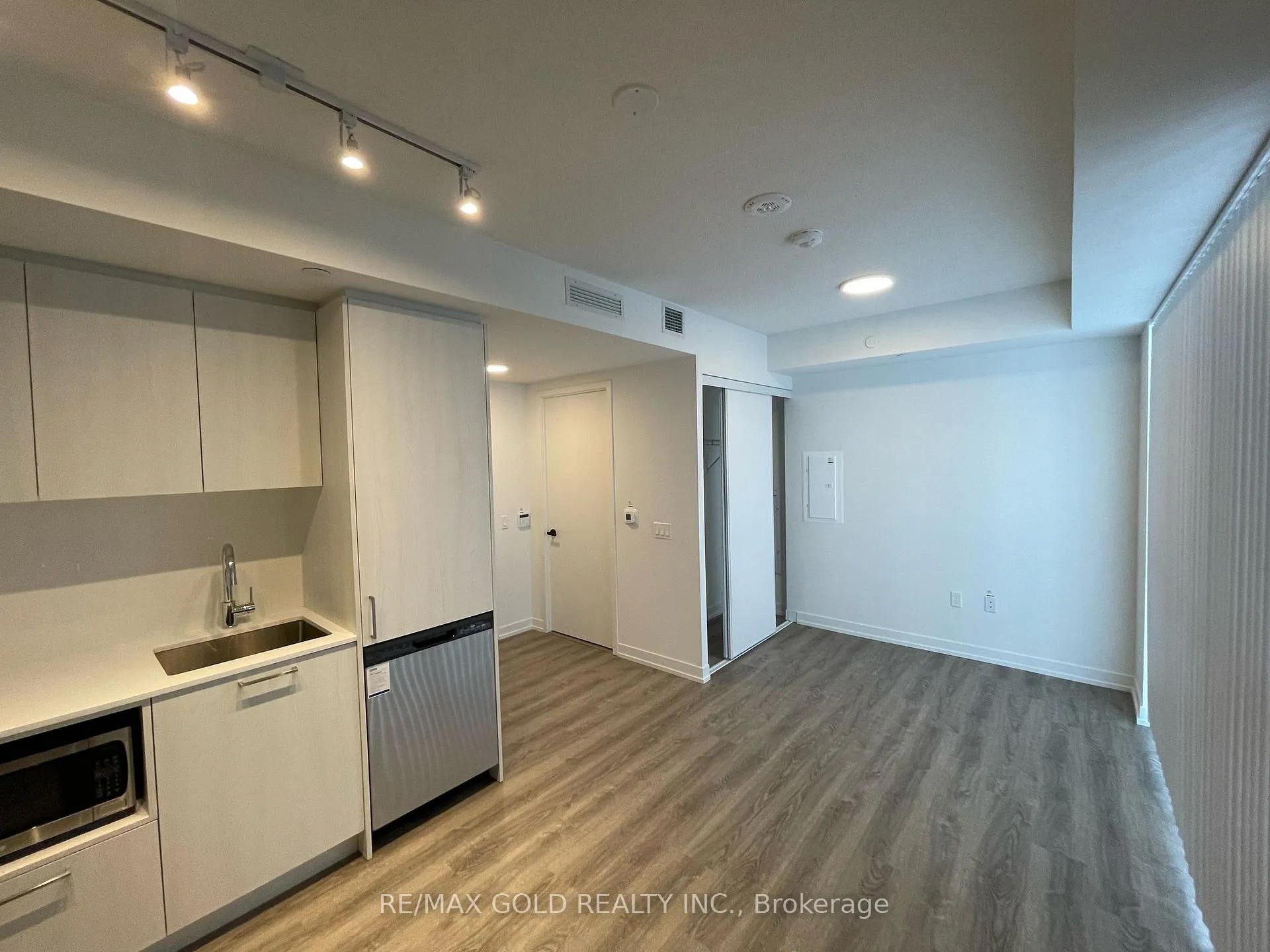 Photo 37 of Unit 2012, 195 Commerce Street W, Vaughan, Vaughan Corporate Centre — HOMEH