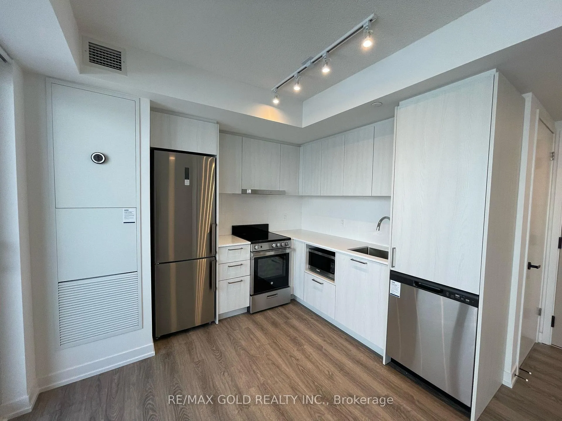 Photo 38 of Unit 2012, 195 Commerce Street W, Vaughan, Vaughan Corporate Centre — HOMEH
