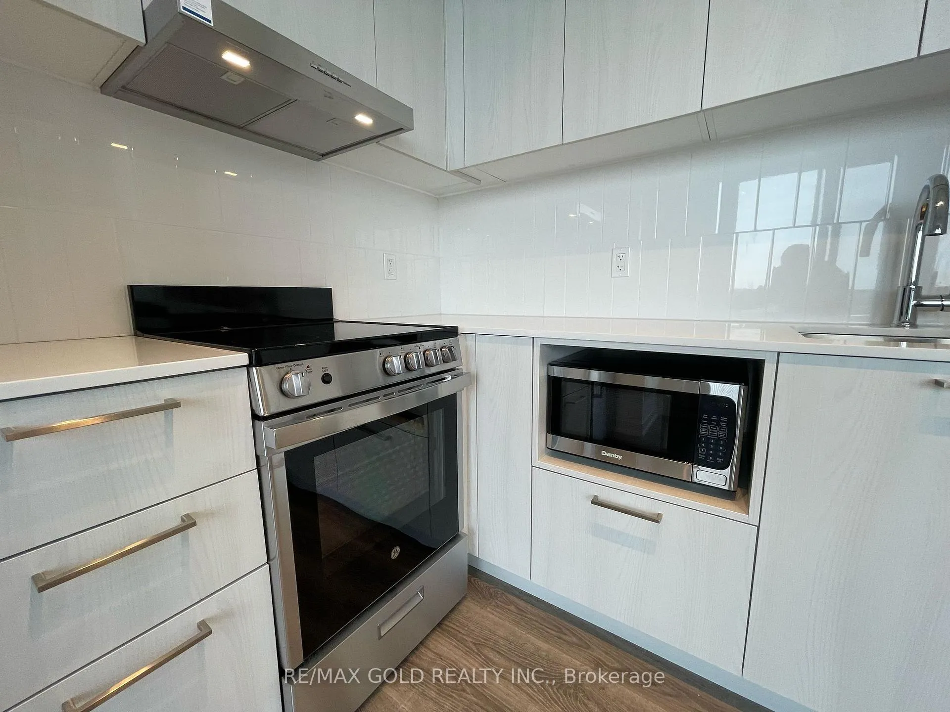 Photo 42 of Unit 2012, 195 Commerce Street W, Vaughan, Vaughan Corporate Centre — HOMEH