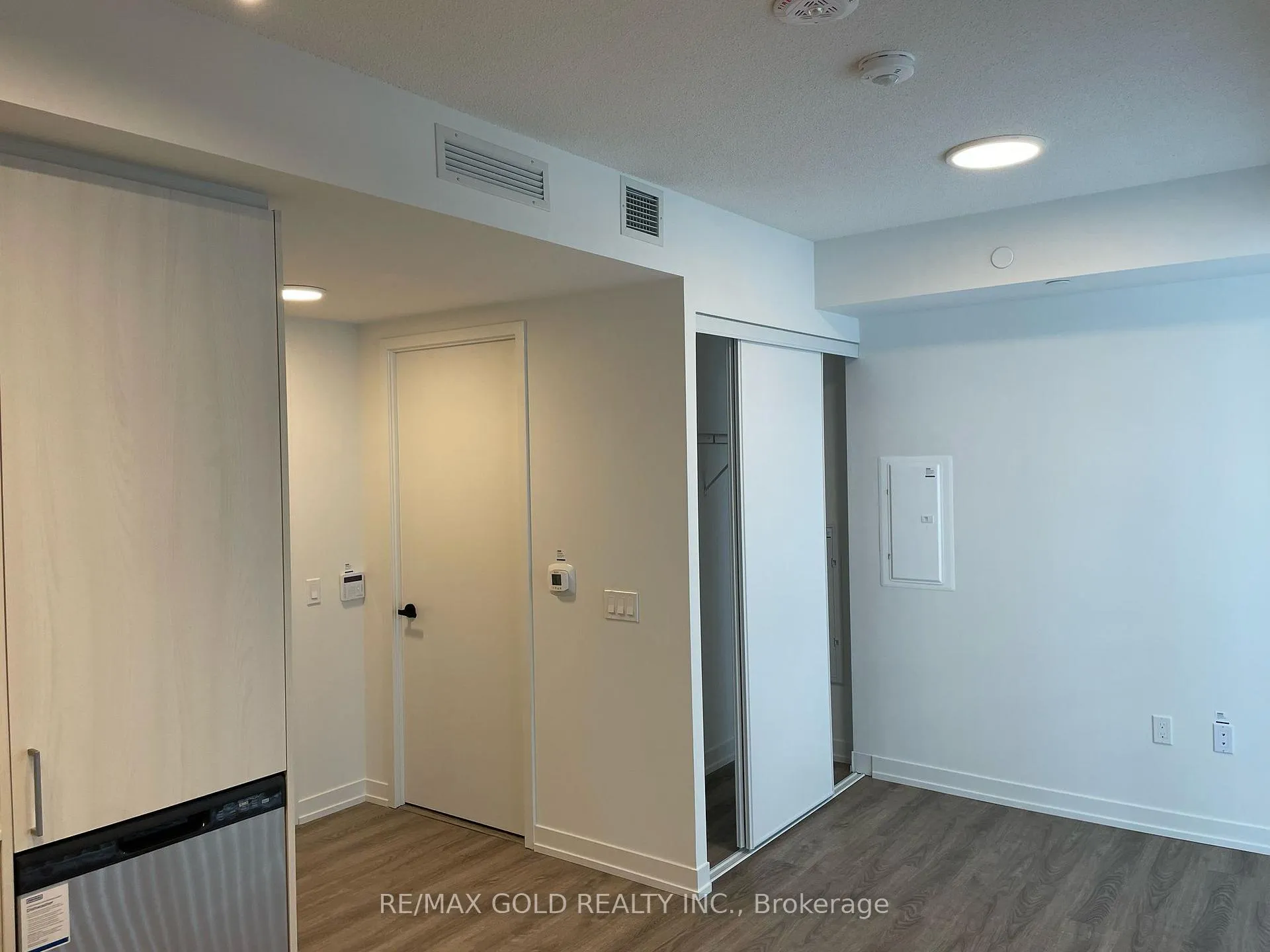 Photo 48 of Unit 2012, 195 Commerce Street W, Vaughan, Vaughan Corporate Centre — HOMEH