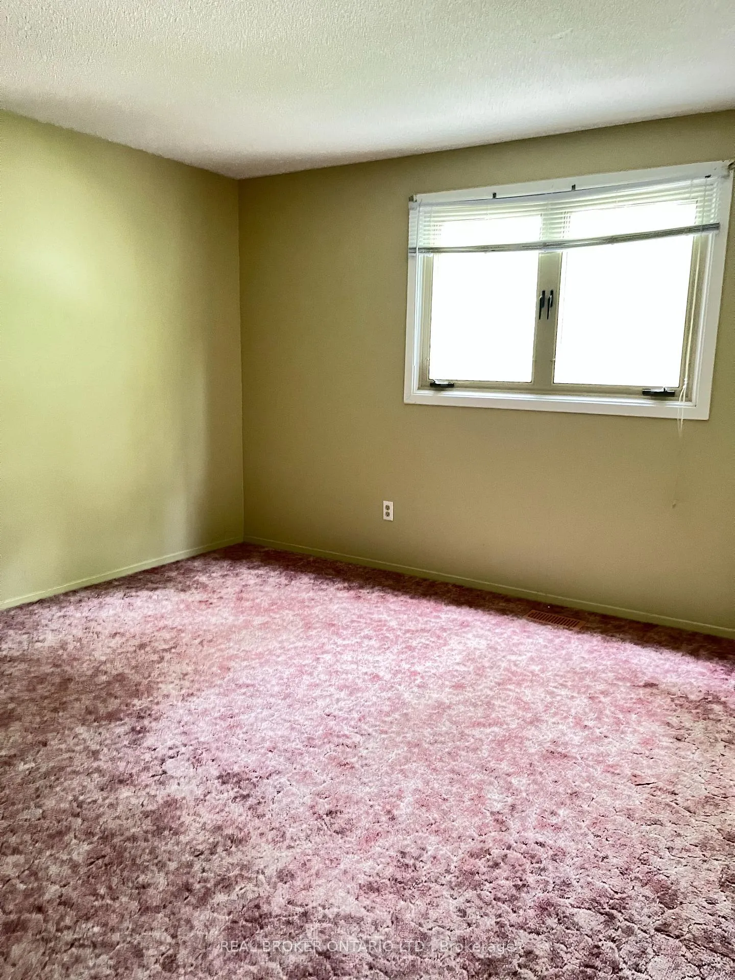 Photo 7 of 47 Wedgewood Avenue E, Chatham-Kent, Chatham — HOMEH