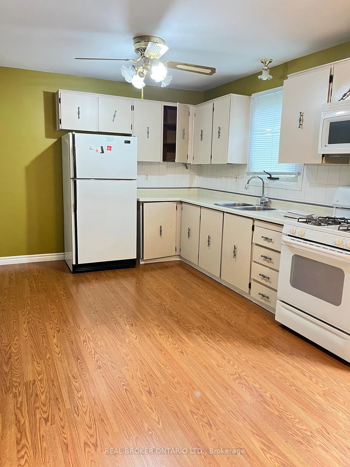 Photo 16 of 47 Wedgewood Avenue E, Chatham-Kent, Chatham — HOMEH