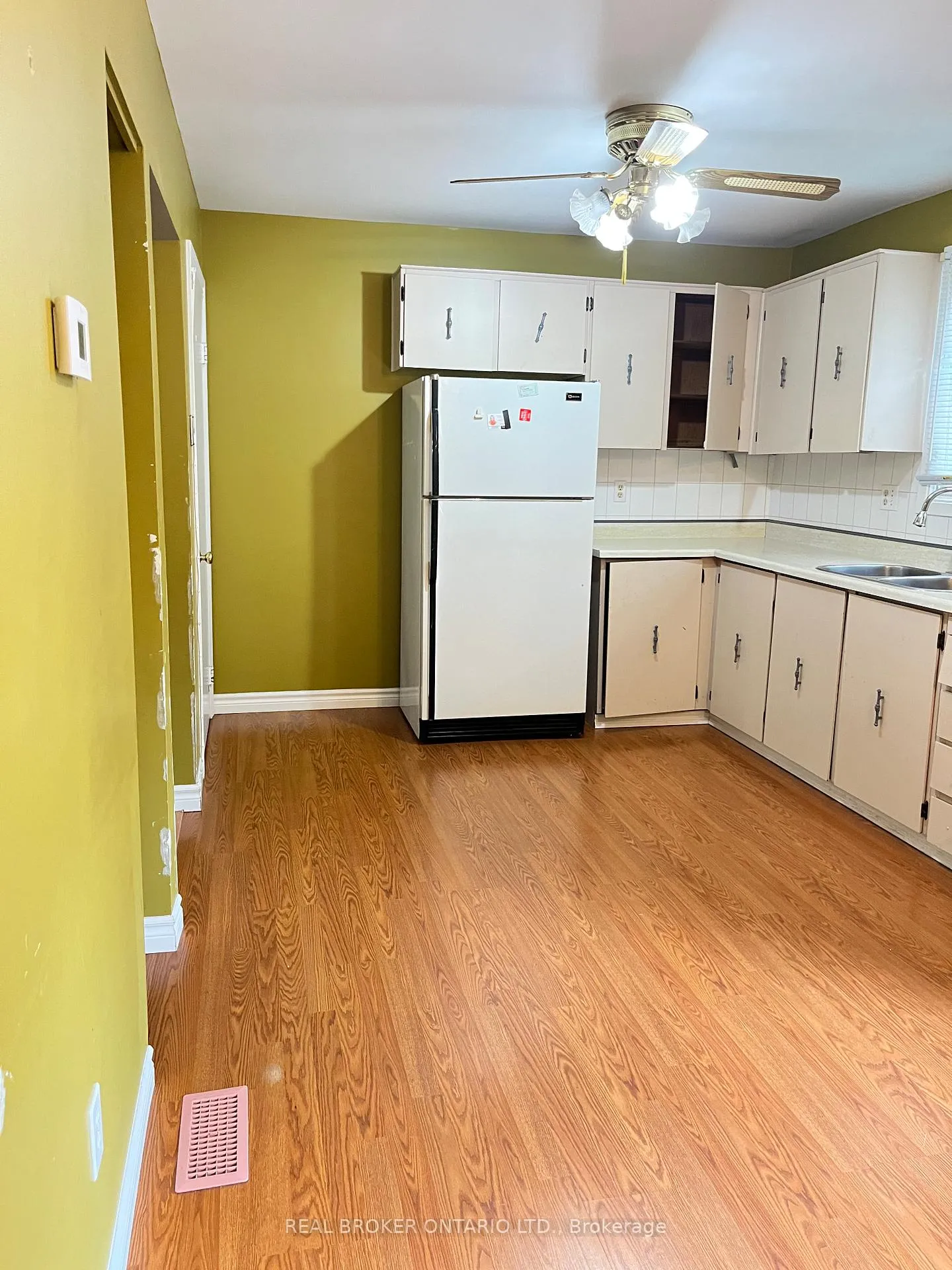 Photo 17 of 47 Wedgewood Avenue E, Chatham-Kent, Chatham — HOMEH