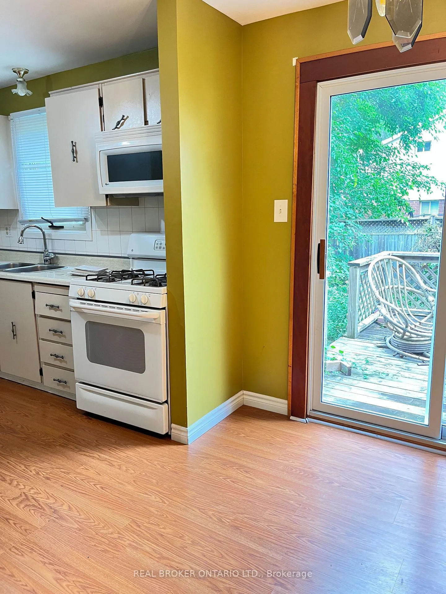 Photo 18 of 47 Wedgewood Avenue E, Chatham-Kent, Chatham — HOMEH