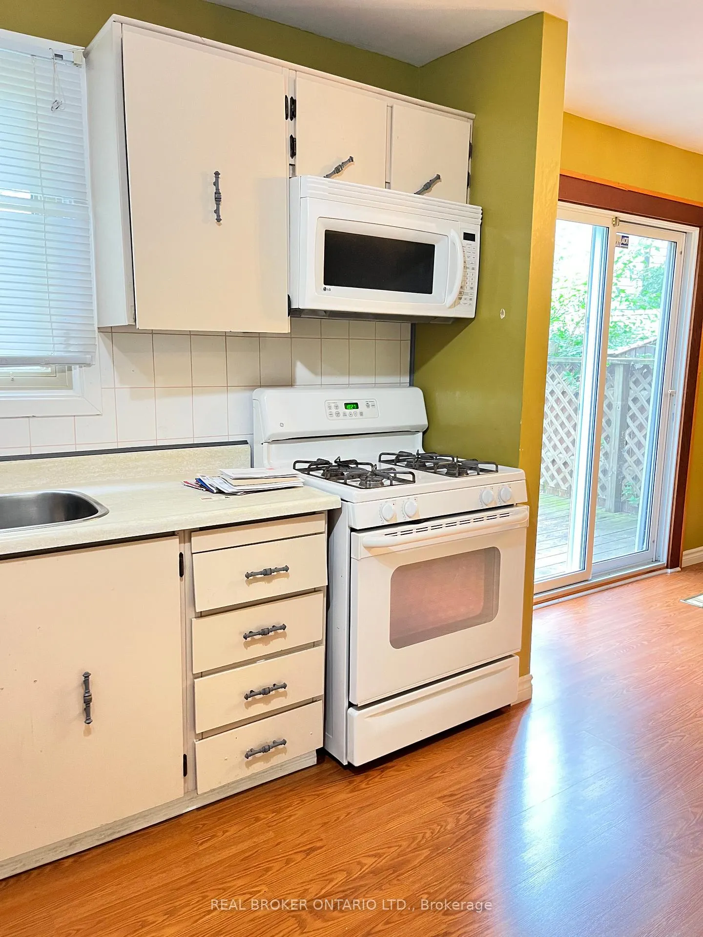 Photo 24 of 47 Wedgewood Avenue E, Chatham-Kent, Chatham — HOMEH