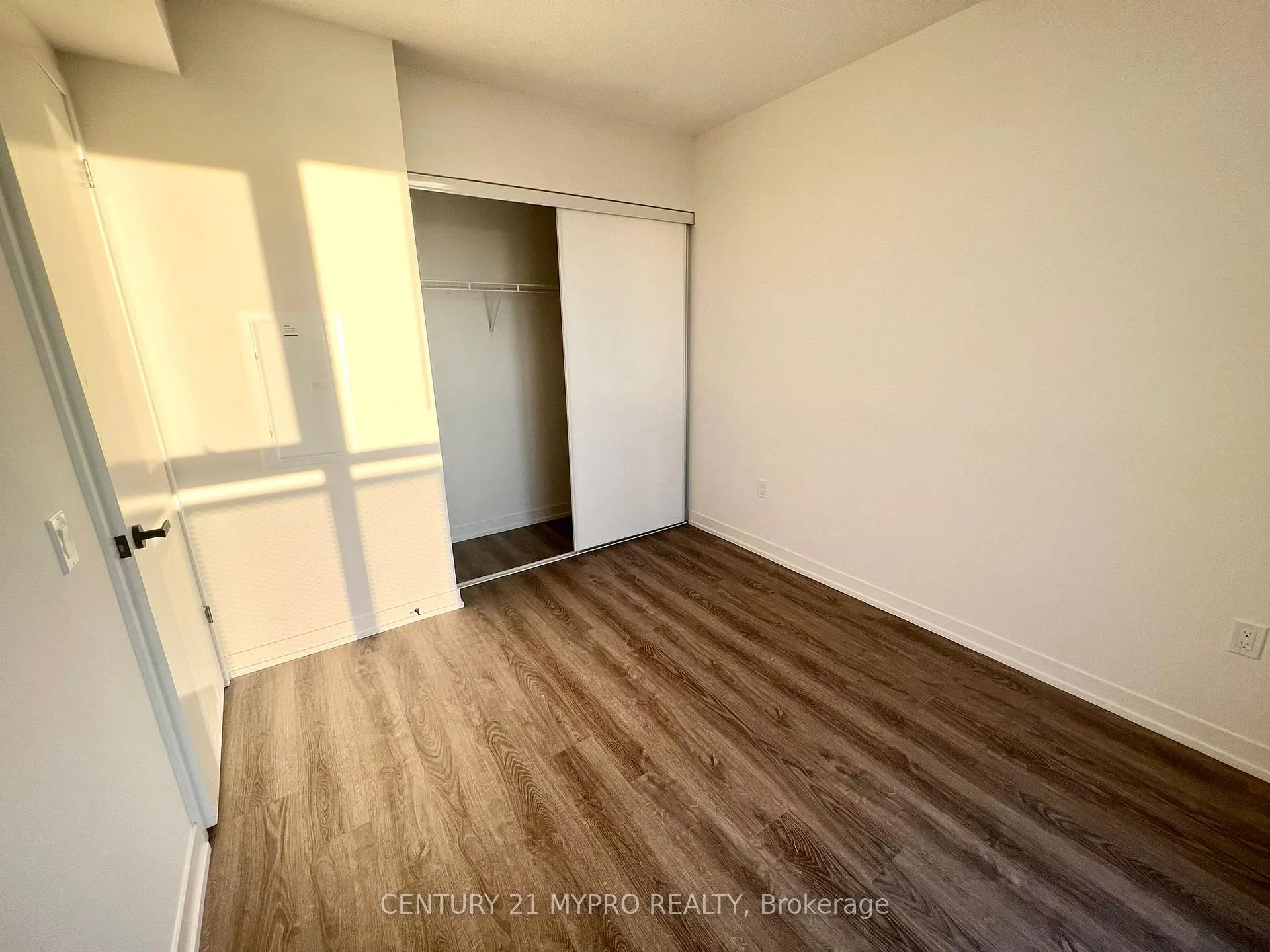Photo 8 of Unit 2007, 195 Commerce Street, Vaughan, Vaughan Corporate Centre — HOMEH