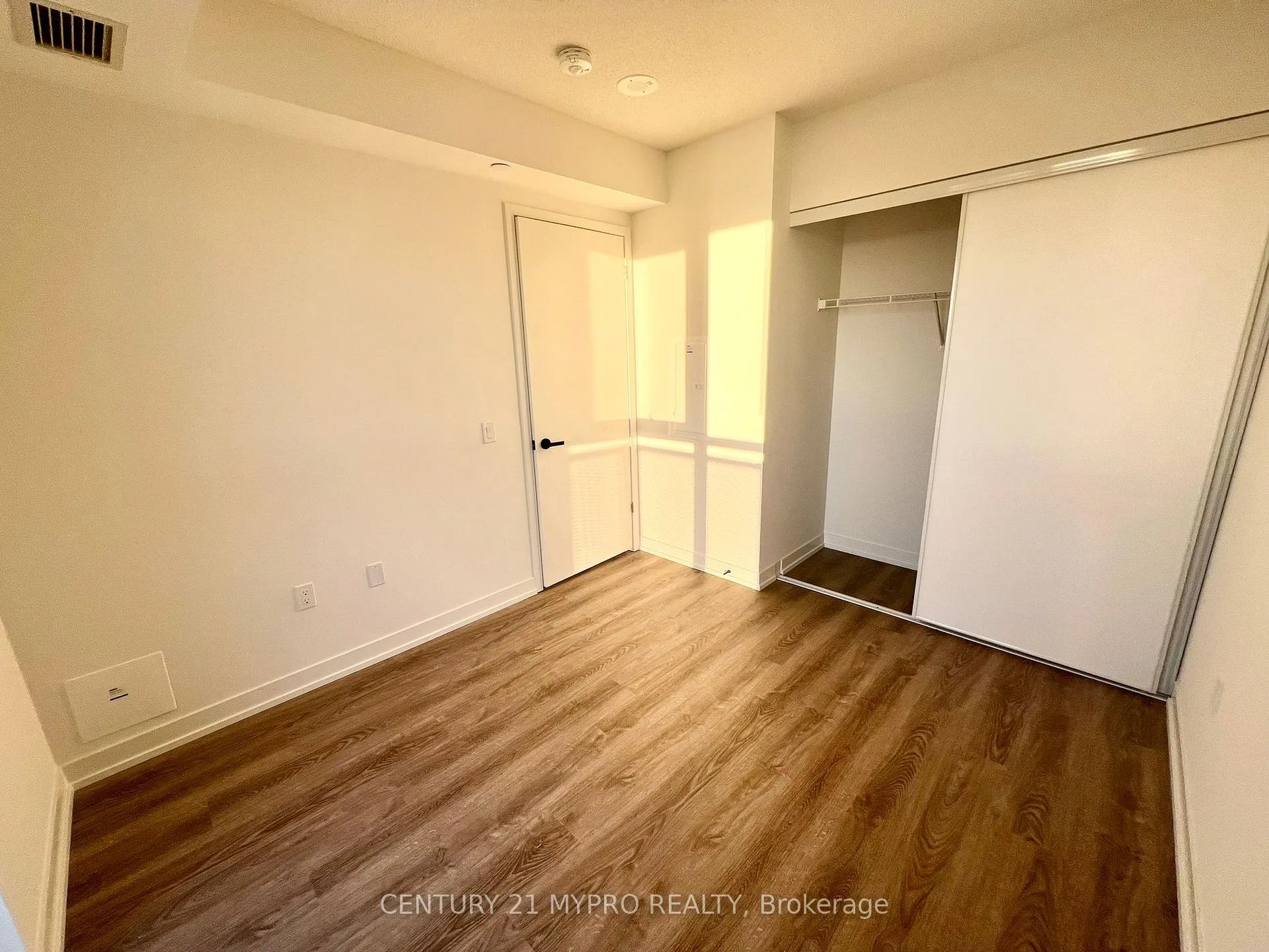 Photo 9 of Unit 2007, 195 Commerce Street, Vaughan, Vaughan Corporate Centre — HOMEH