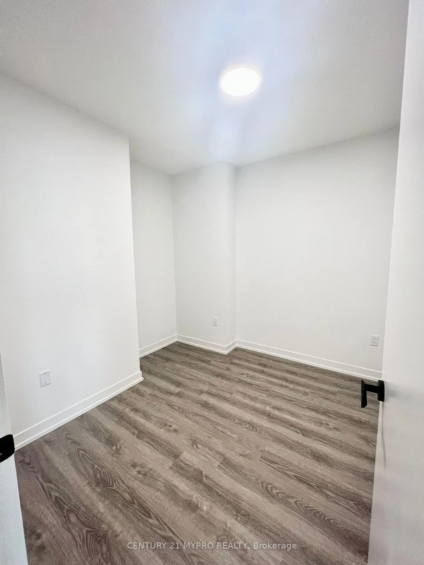 Photo 10 of Unit 2007, 195 Commerce Street, Vaughan, Vaughan Corporate Centre — HOMEH