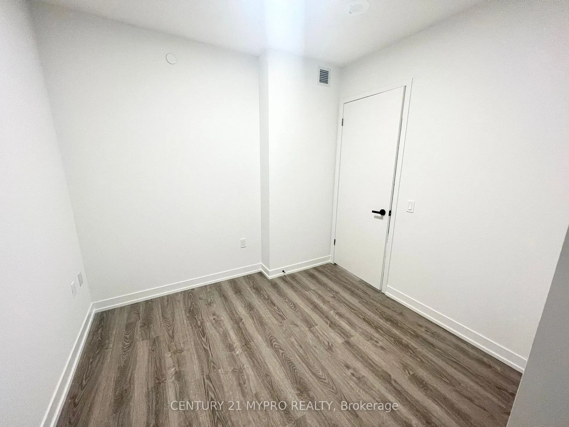 Photo 11 of Unit 2007, 195 Commerce Street, Vaughan, Vaughan Corporate Centre — HOMEH