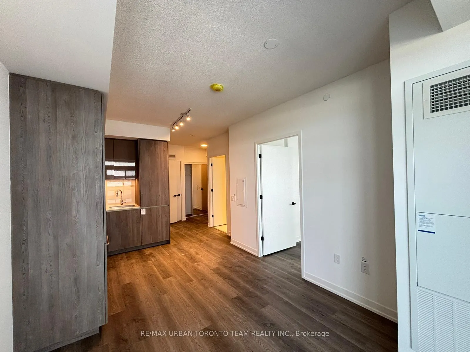 Photo 3 of Unit 2115, 8 Interchange Way, Vaughan, Vaughan Corporate Centre — HOMEH