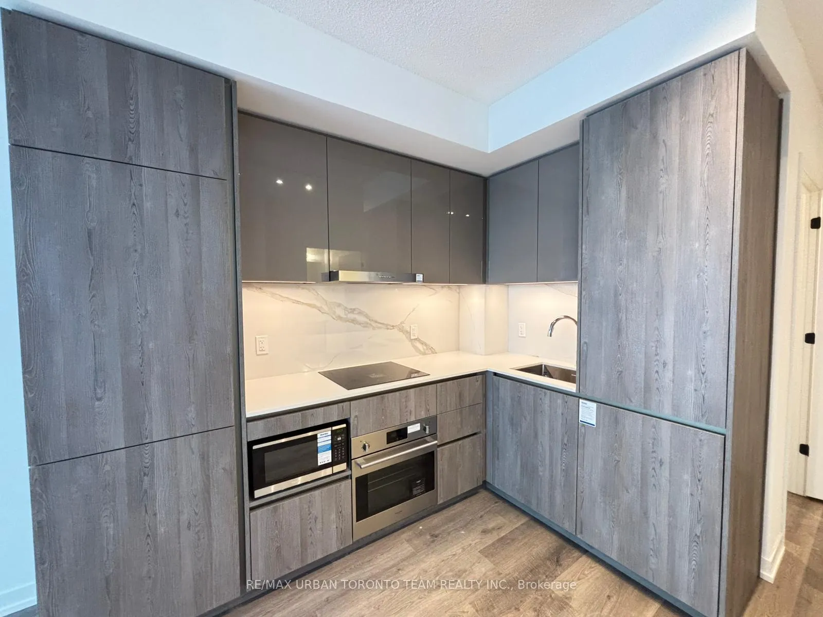 Photo 4 of Unit 2115, 8 Interchange Way, Vaughan, Vaughan Corporate Centre — HOMEH