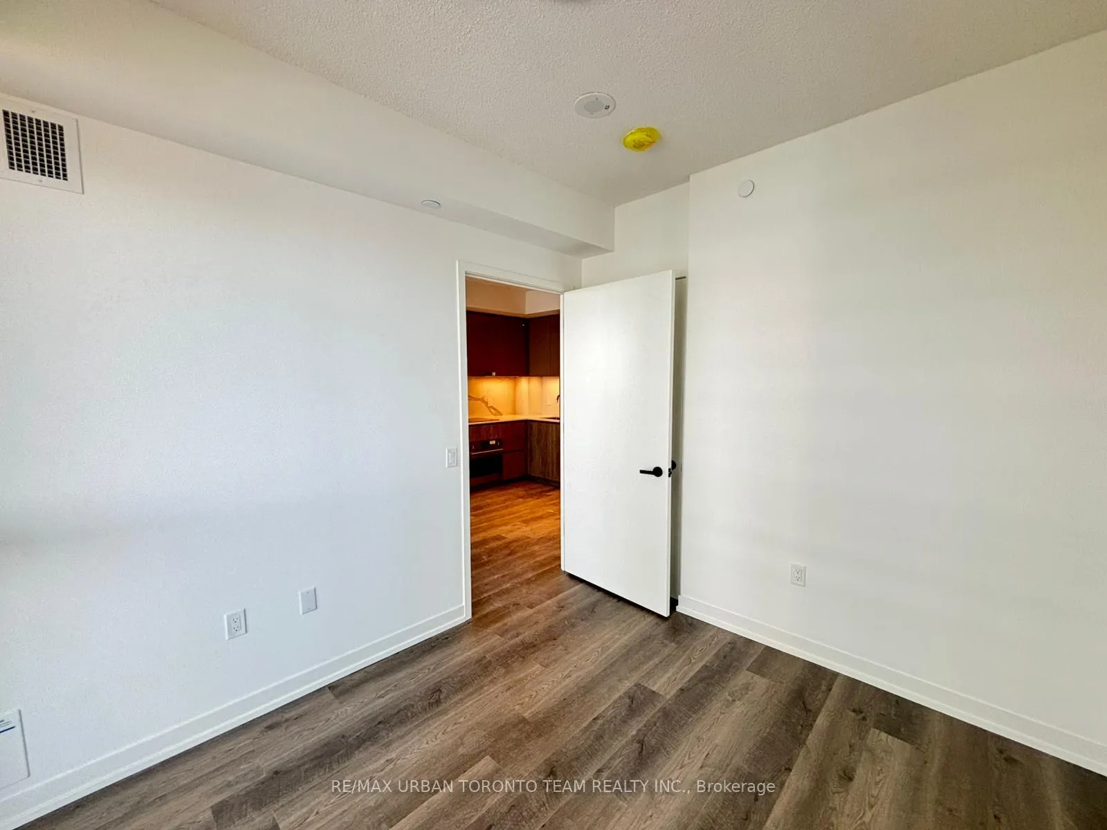 Photo 5 of Unit 2115, 8 Interchange Way, Vaughan, Vaughan Corporate Centre — HOMEH
