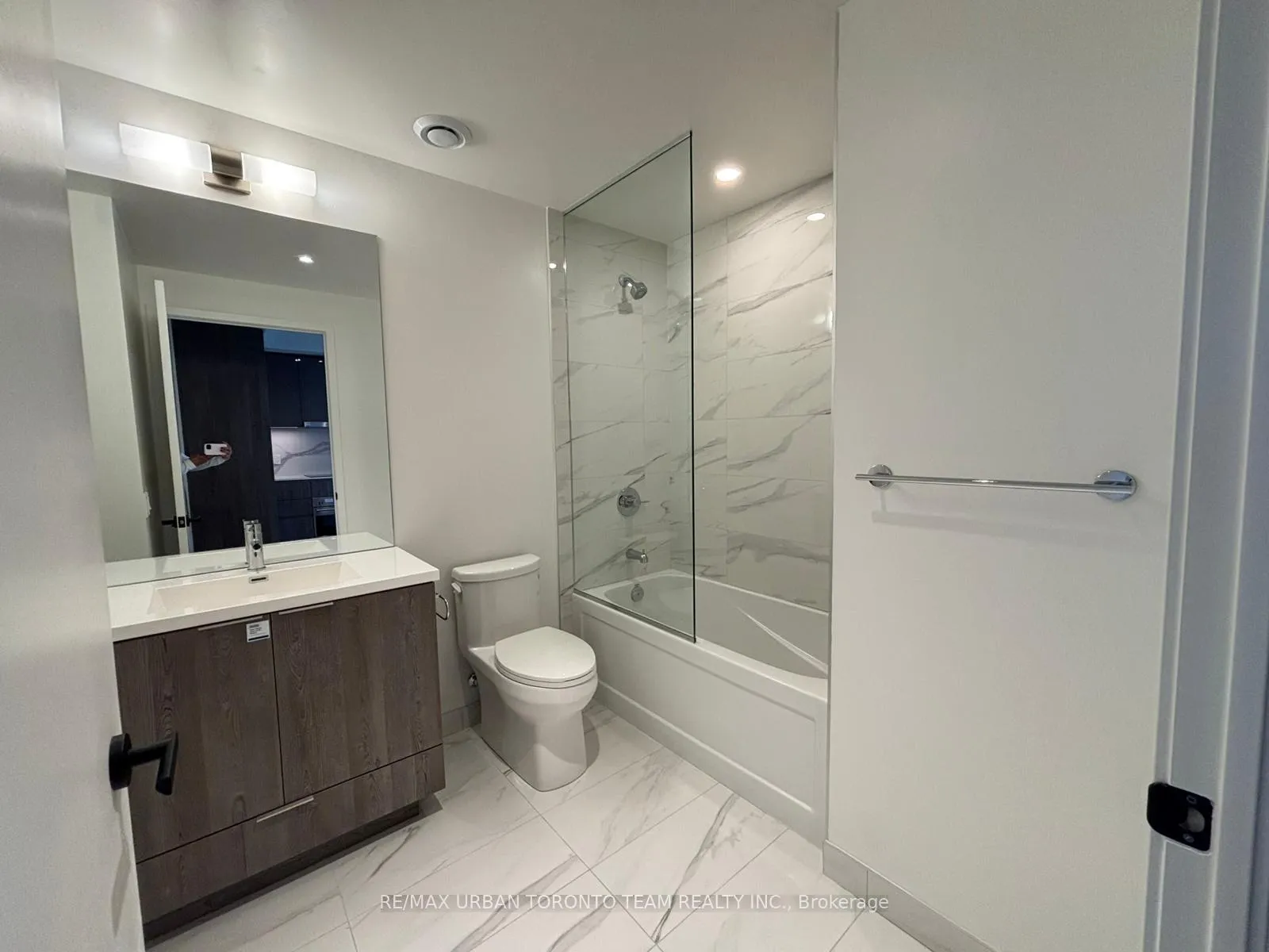 Photo 8 of Unit 2115, 8 Interchange Way, Vaughan, Vaughan Corporate Centre — HOMEH
