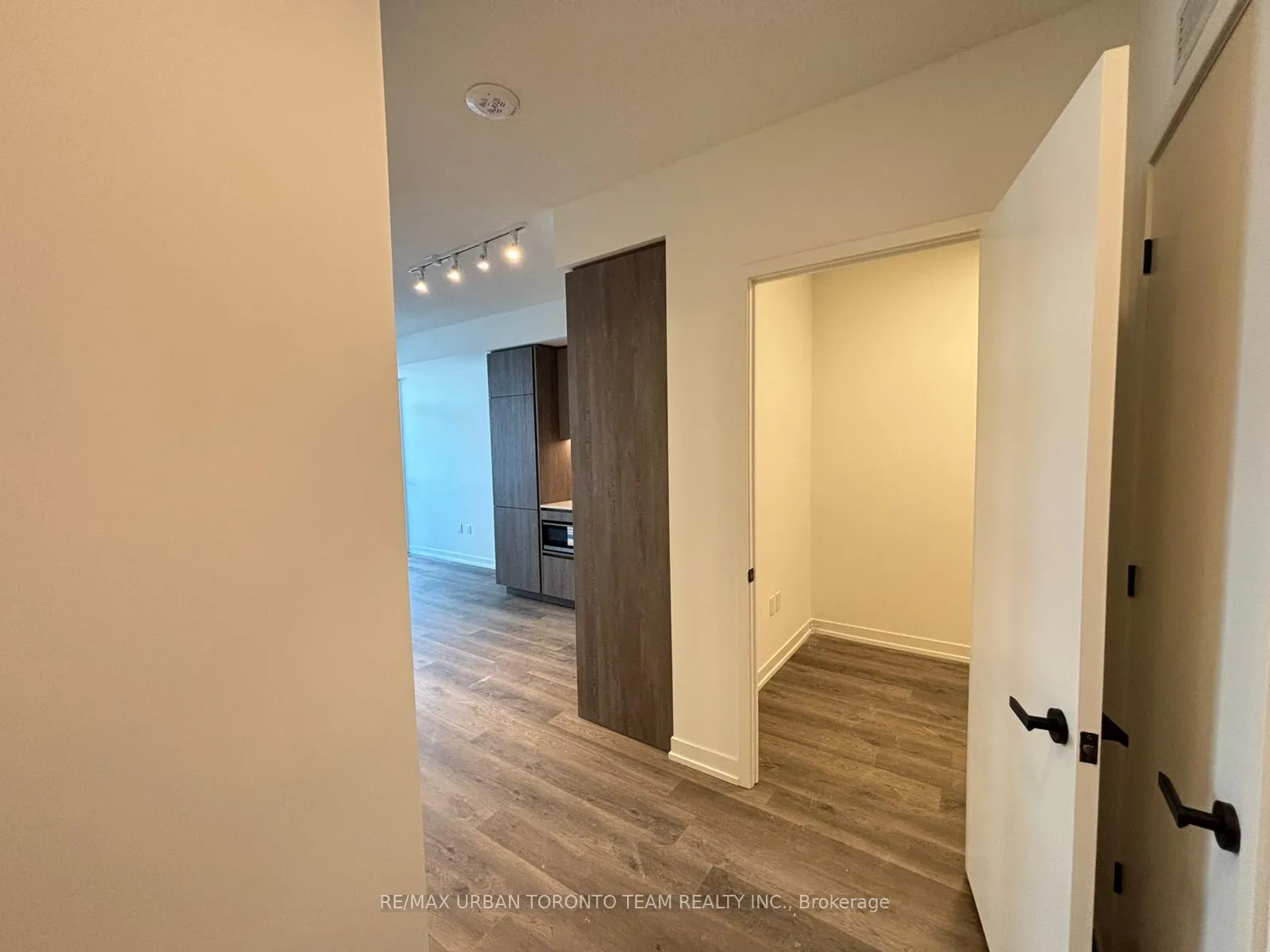 Photo 9 of Unit 2115, 8 Interchange Way, Vaughan, Vaughan Corporate Centre — HOMEH
