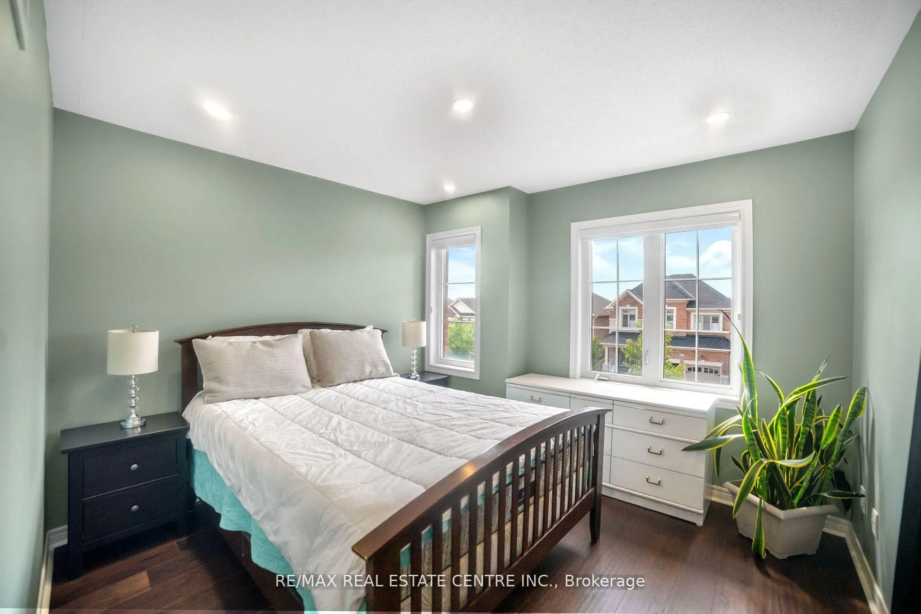 Photo 18 of 1106 Cactus Crescent, Pickering, Rural Pickering — HOMEH