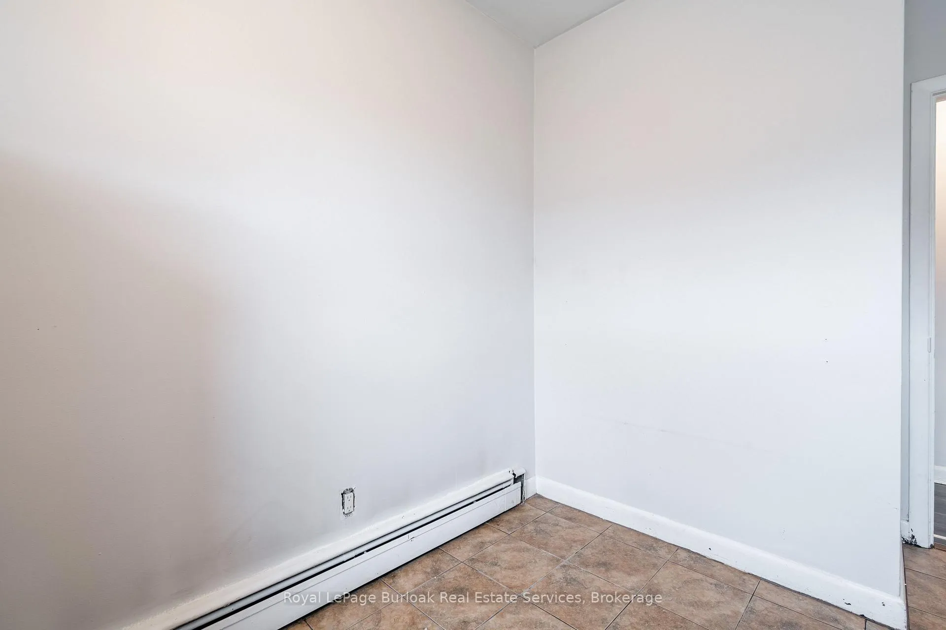Photo 9 of Unit 7, 165 Park Row, Hamilton, Delta — HOMEH