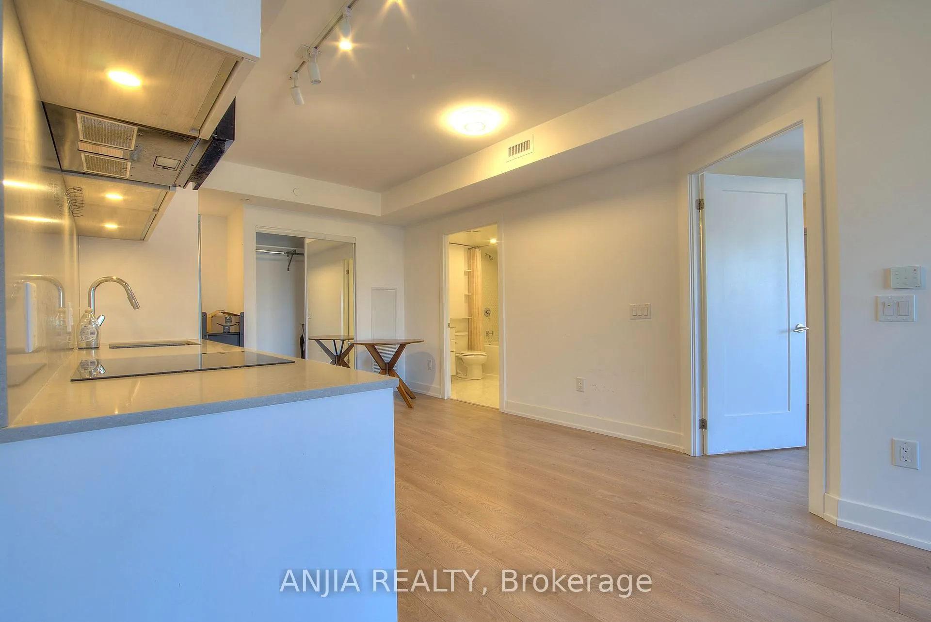 Photo 6 of Unit 1018, 9 Clegg Road, Markham, Unionville — HOMEH