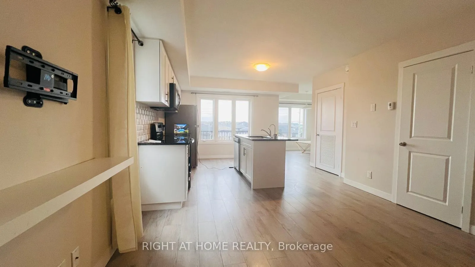 Photo 6 of Unit B-3, 160 Rochefort Street, Kitchener — HOMEH
