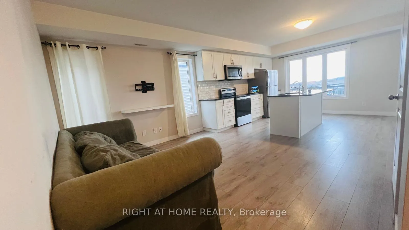 Photo 9 of Unit B-3, 160 Rochefort Street, Kitchener — HOMEH