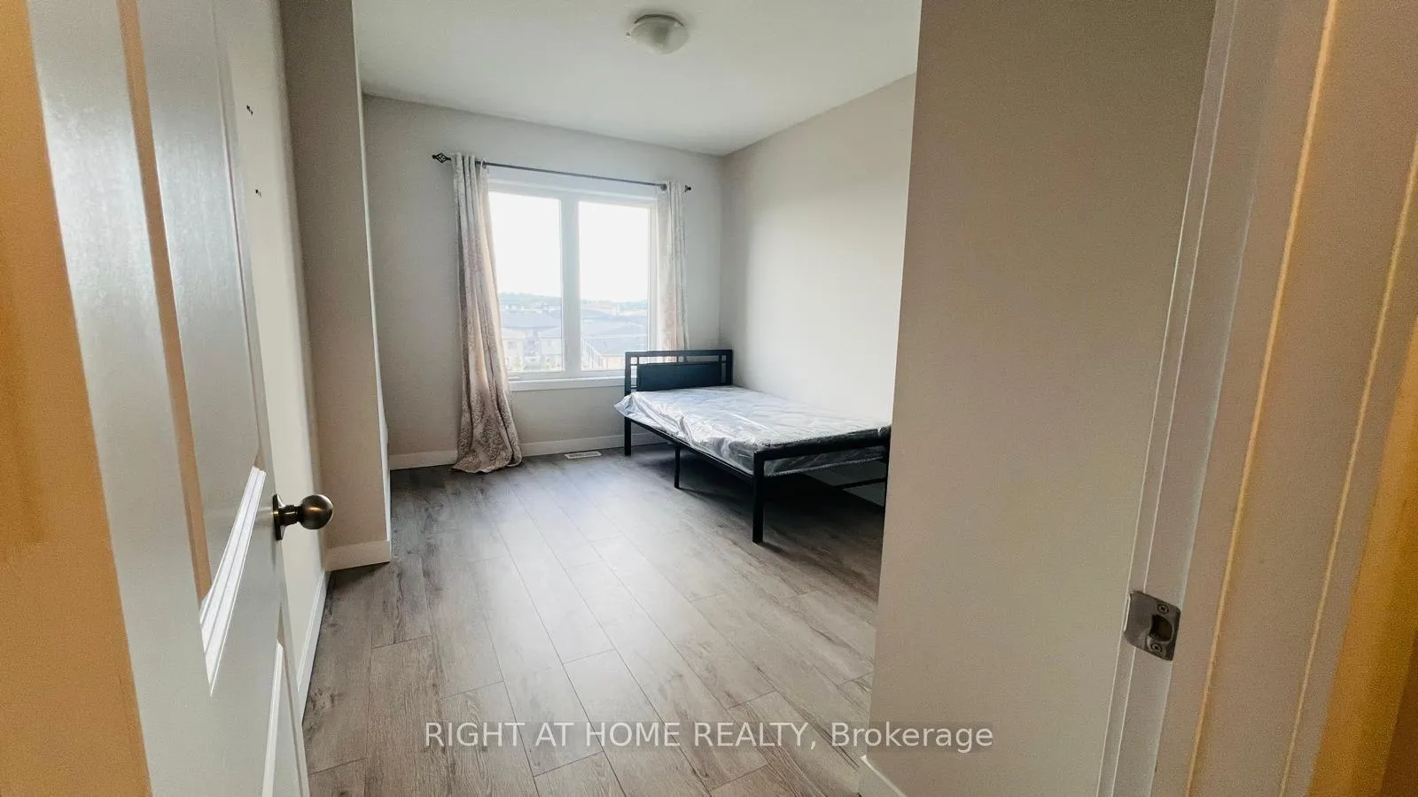Photo 10 of Unit B-3, 160 Rochefort Street, Kitchener — HOMEH