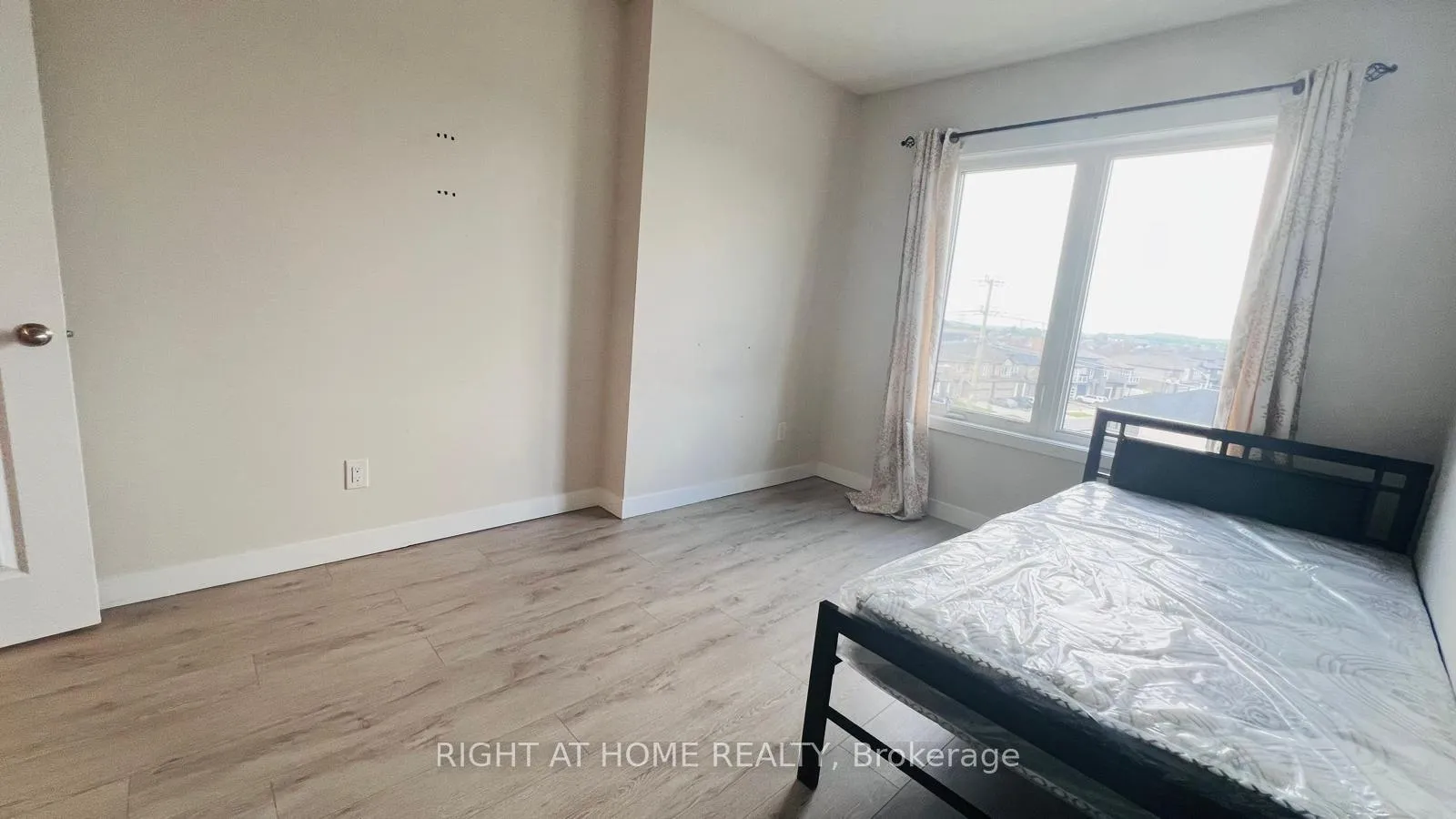 Photo 11 of Unit B-3, 160 Rochefort Street, Kitchener — HOMEH