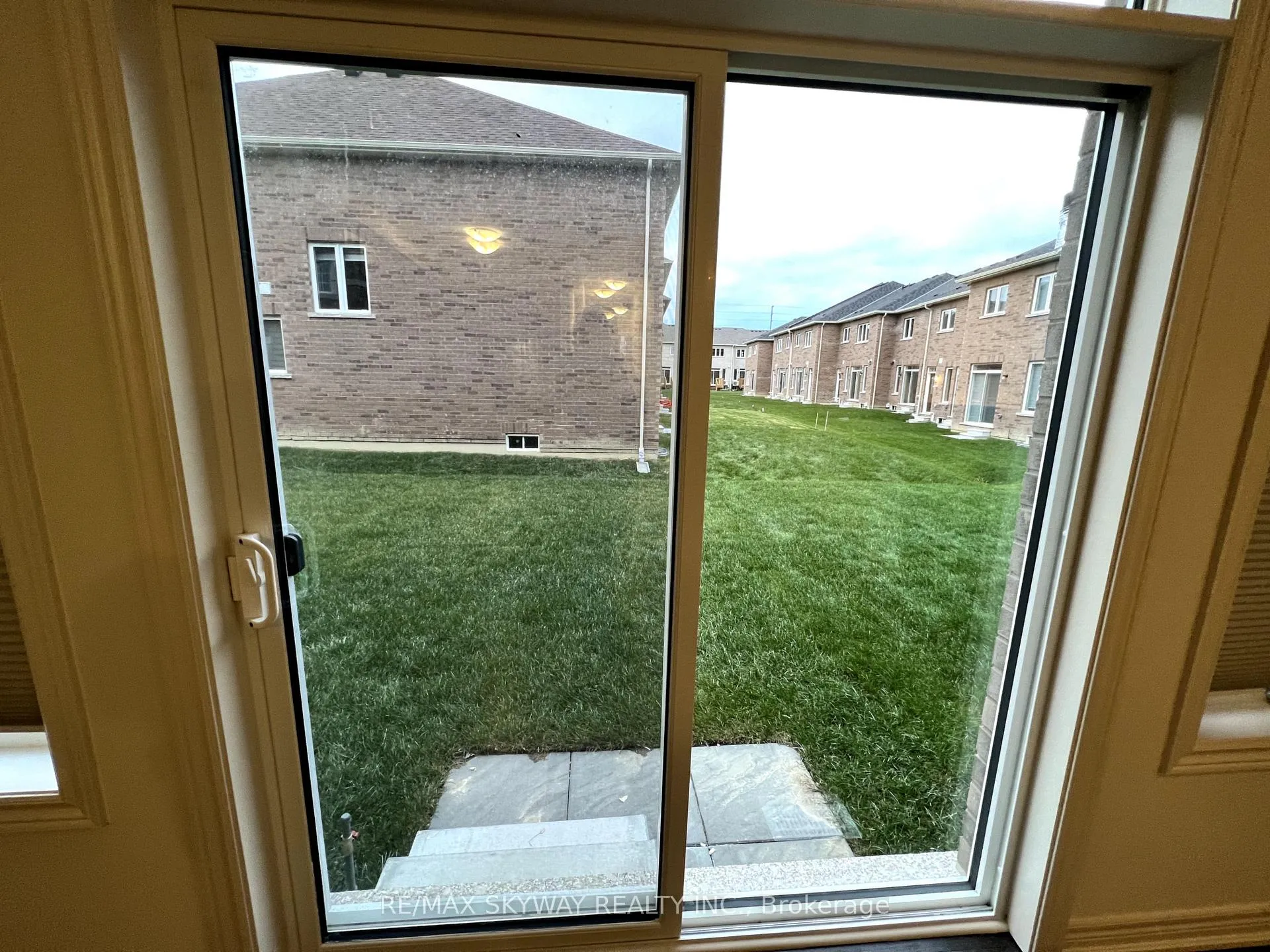 Photo 5 of 38 Donald Stewart Road, Brampton, Northwest Brampton — HOMEH