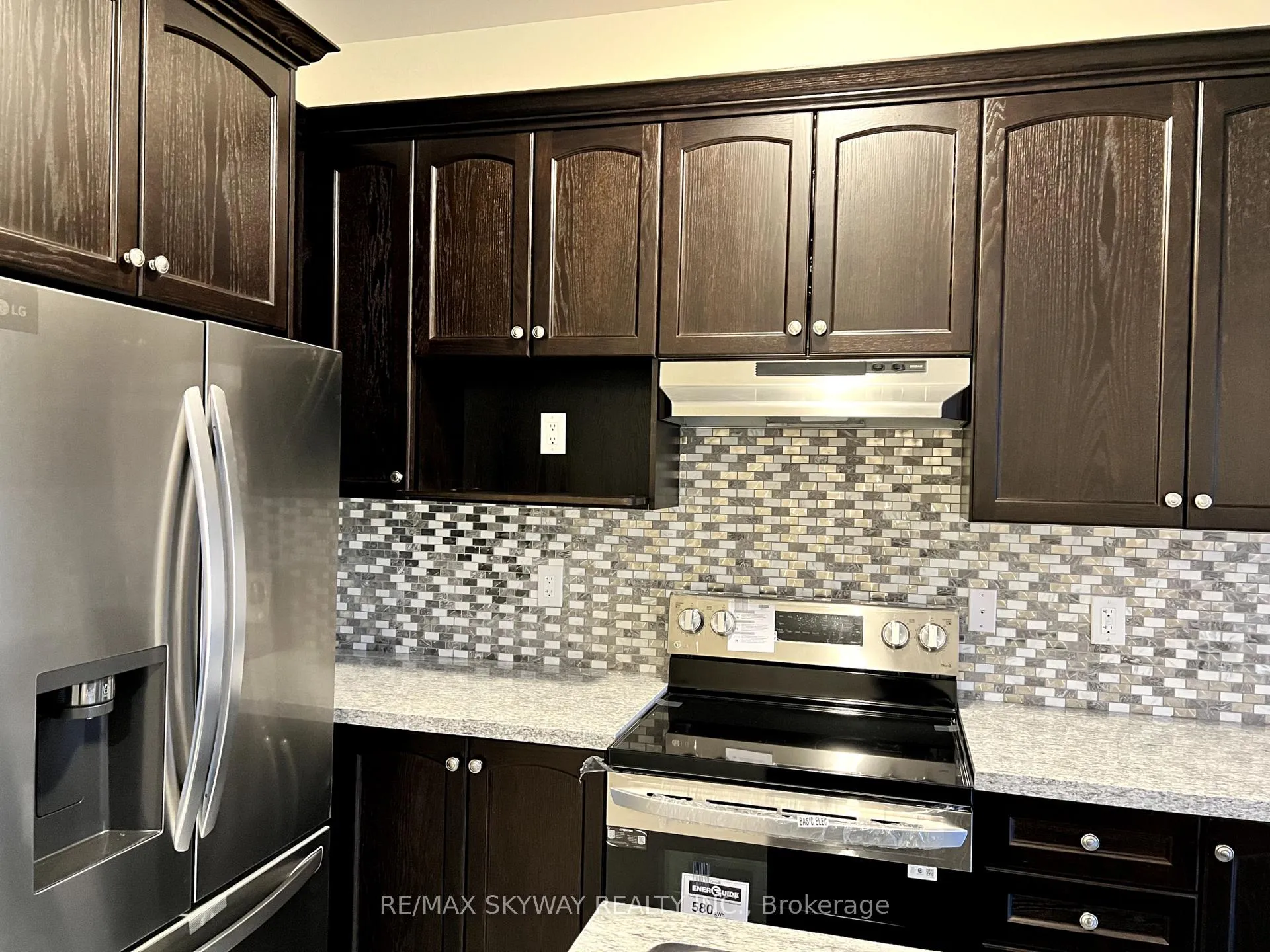 Photo 6 of 38 Donald Stewart Road, Brampton, Northwest Brampton — HOMEH