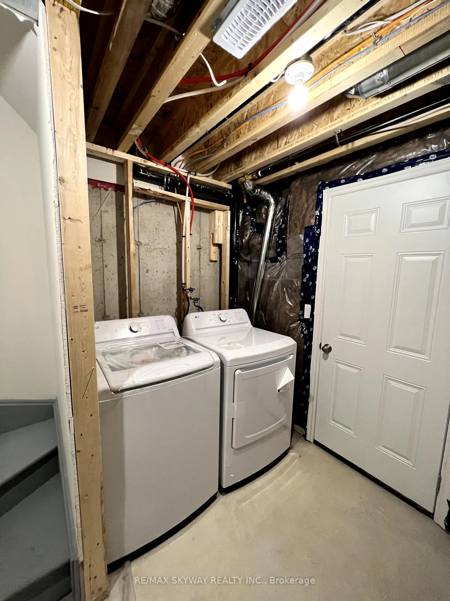 Photo 7 of 38 Donald Stewart Road, Brampton, Northwest Brampton — HOMEH