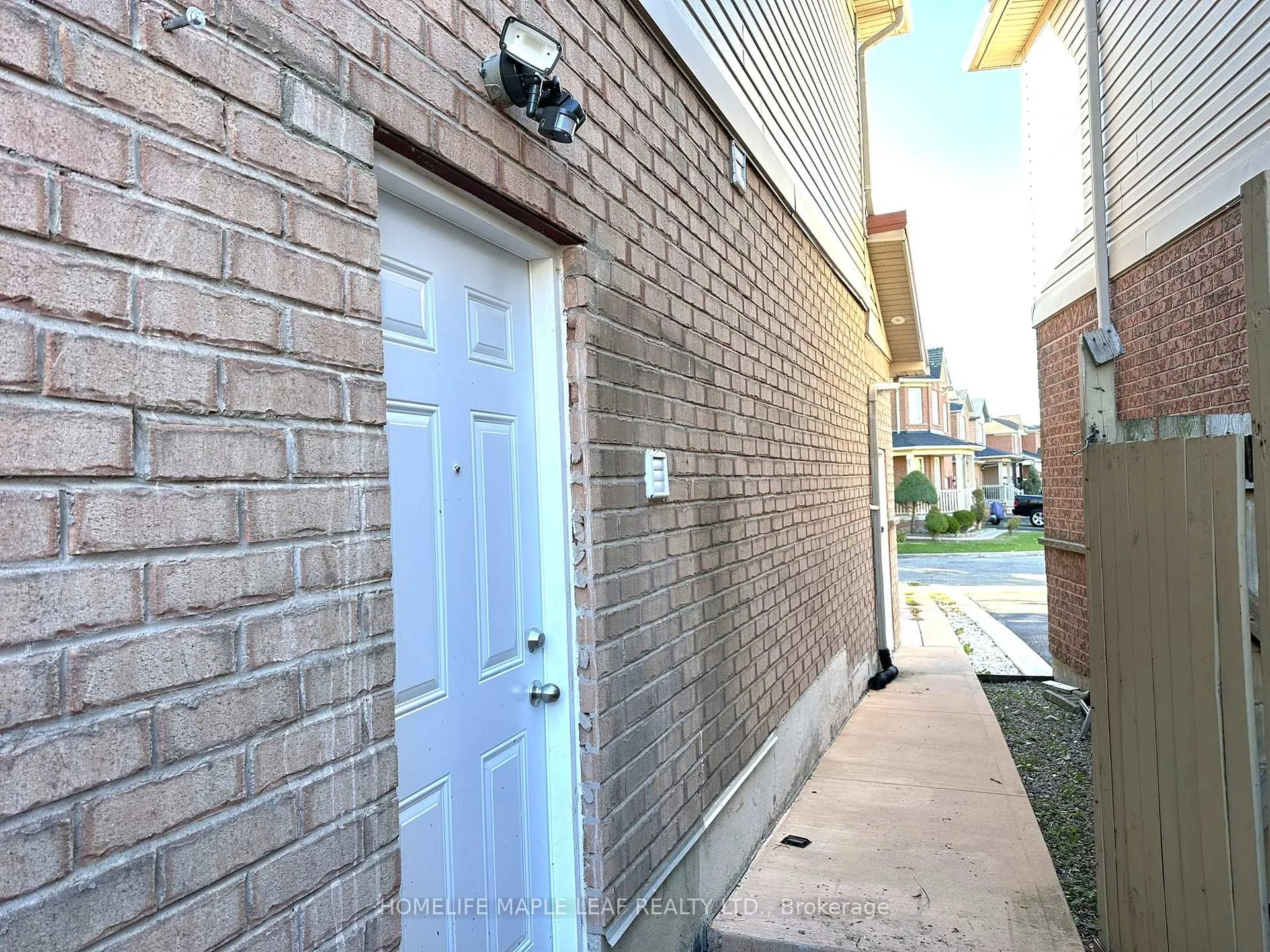Photo 2 of Unit BASEMENT, 72 Four Seasons Circle, Brampton, Fletcher's Meadow — HOMEH