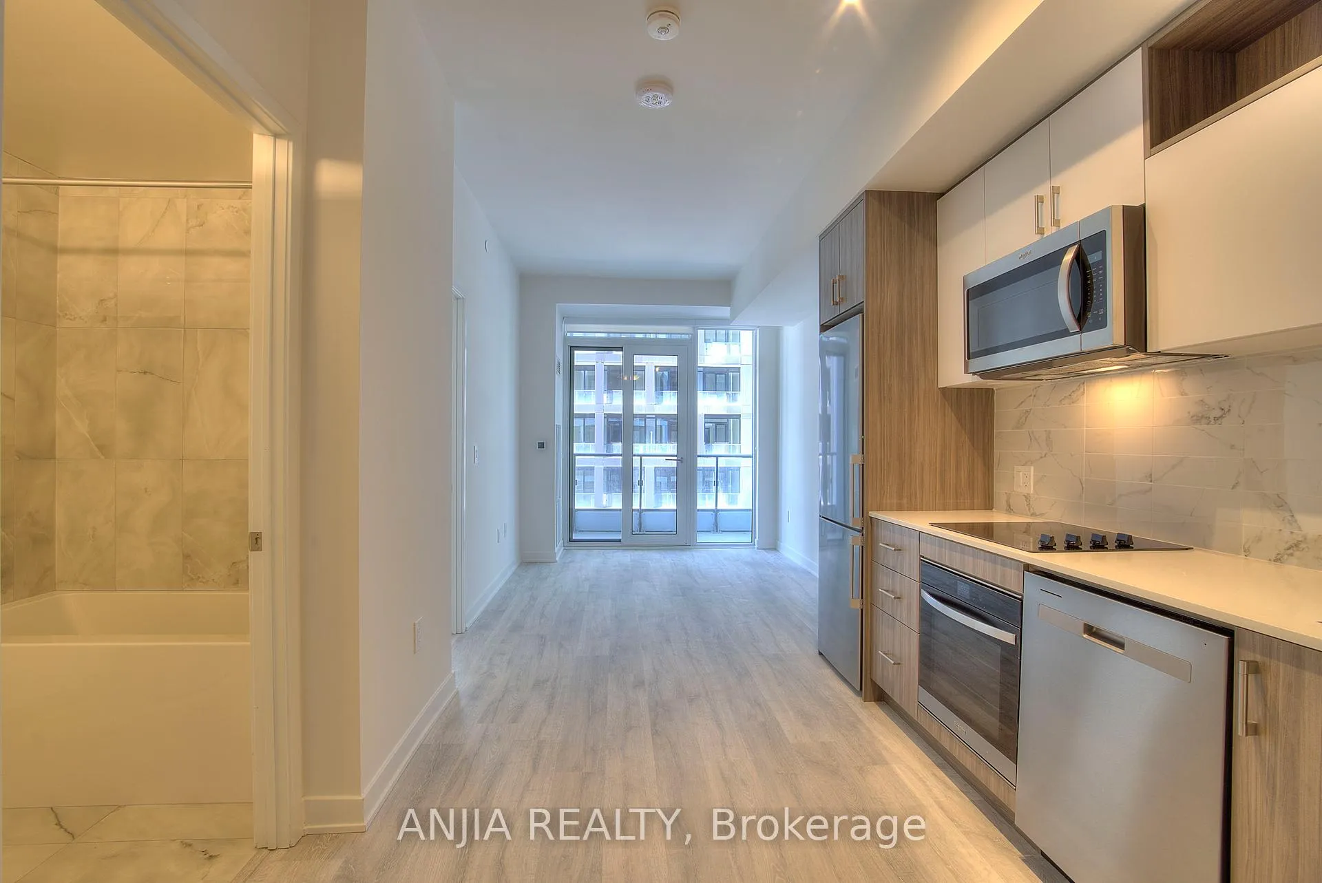 Front of Unit 1528, 70 Princess Street