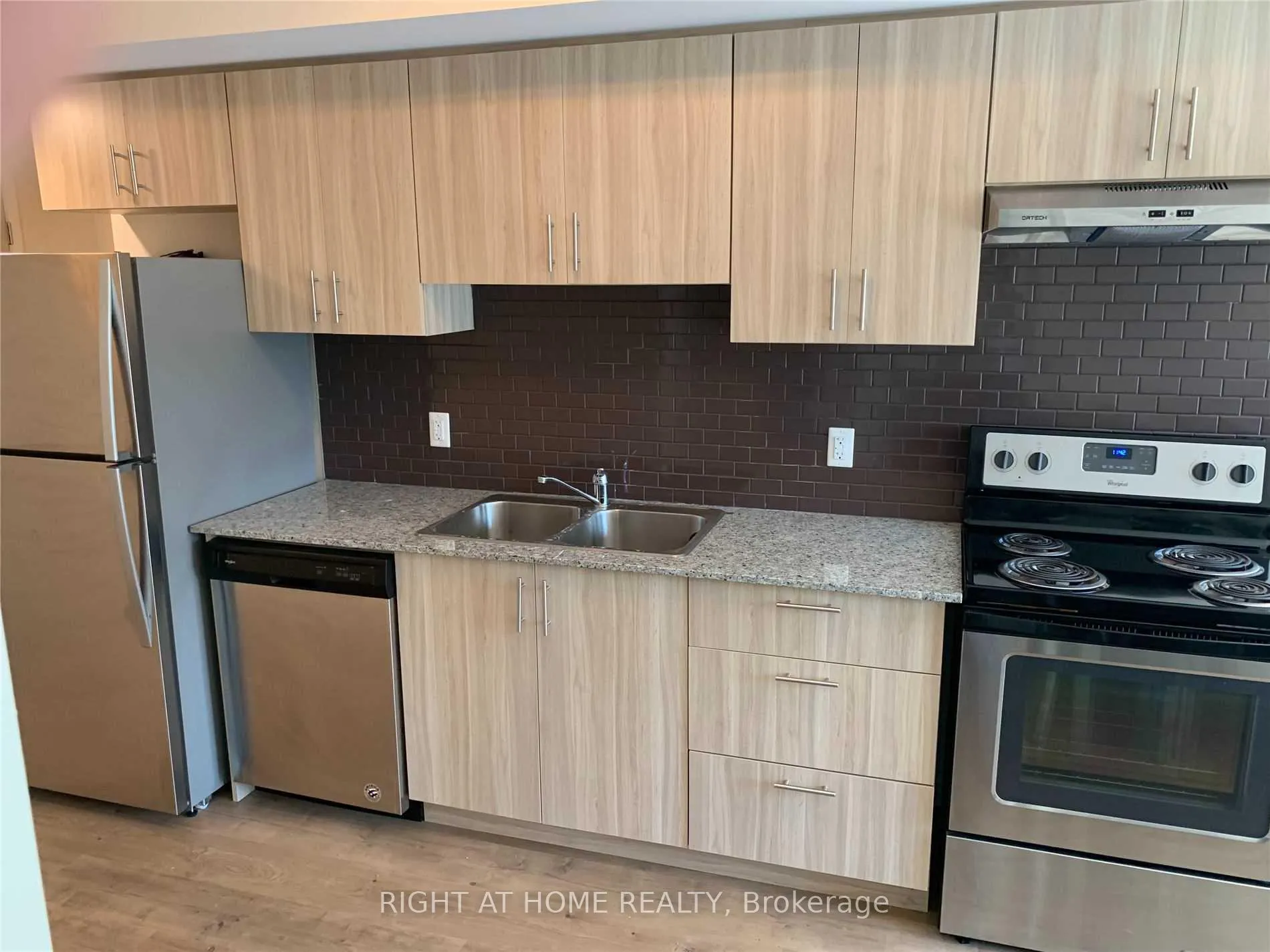 Photo 3 of Unit G512, 275 Larch Street, Waterloo — HOMEH