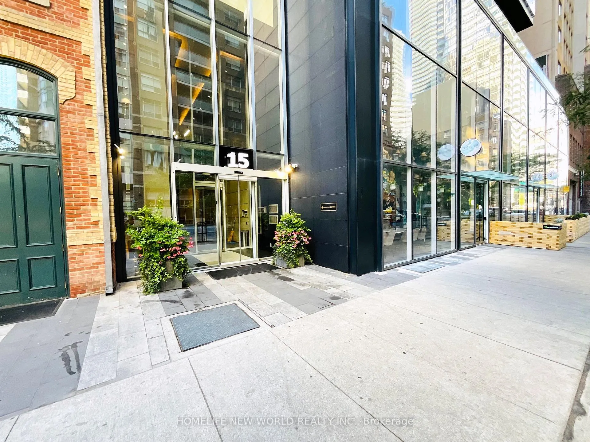Front of Unit 511, 15 Grenville Street