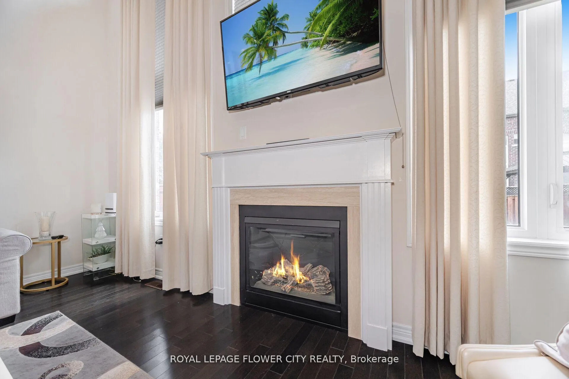 Photo 4 of 457 Dougall Avenue, Caledon, Rural Caledon — HOMEH