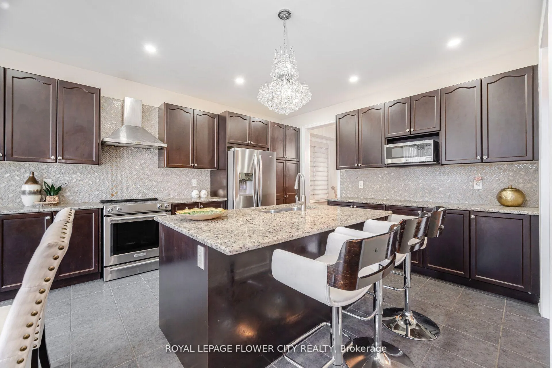 Photo 8 of 457 Dougall Avenue, Caledon, Rural Caledon — HOMEH