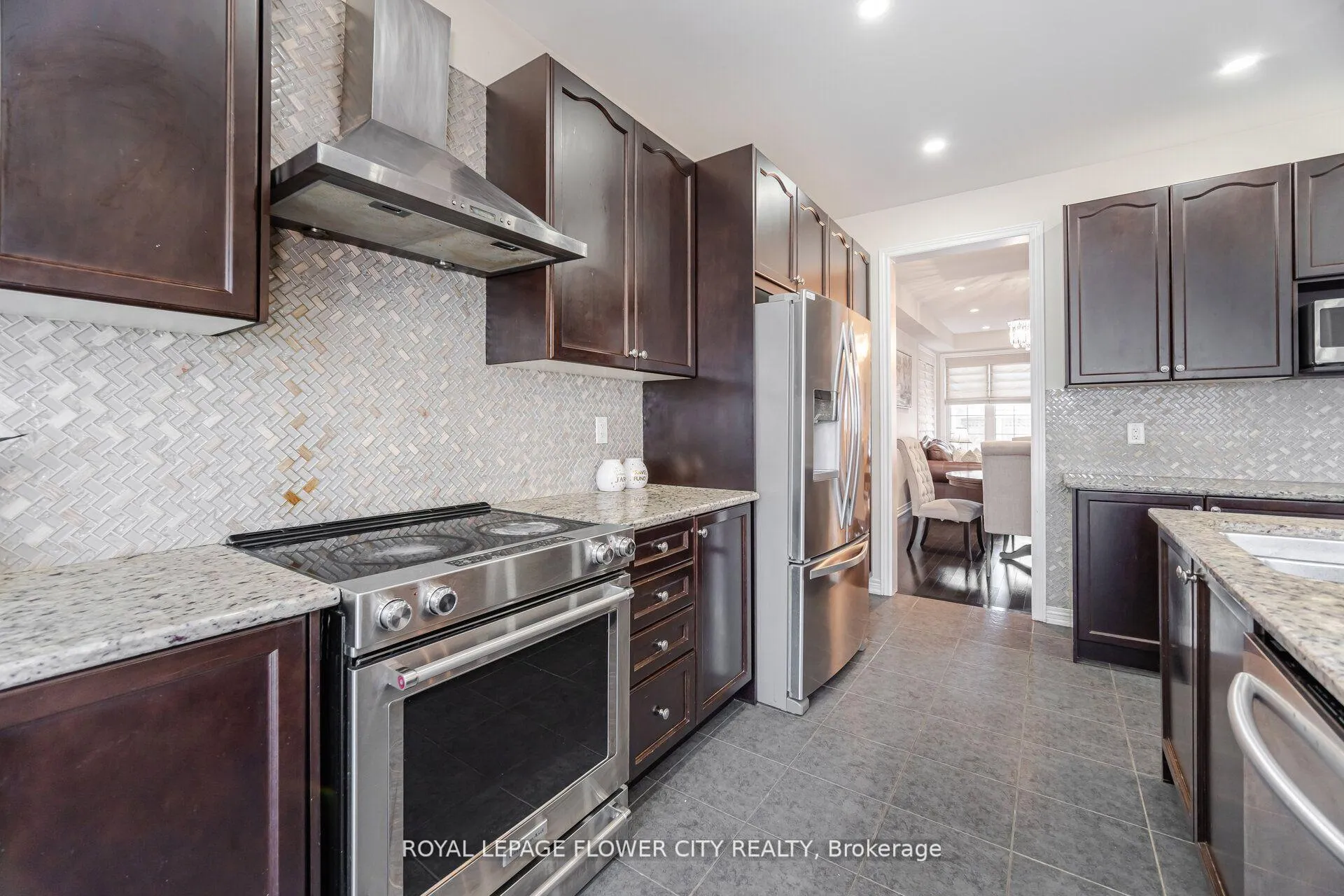 Photo 11 of 457 Dougall Avenue, Caledon, Rural Caledon — HOMEH