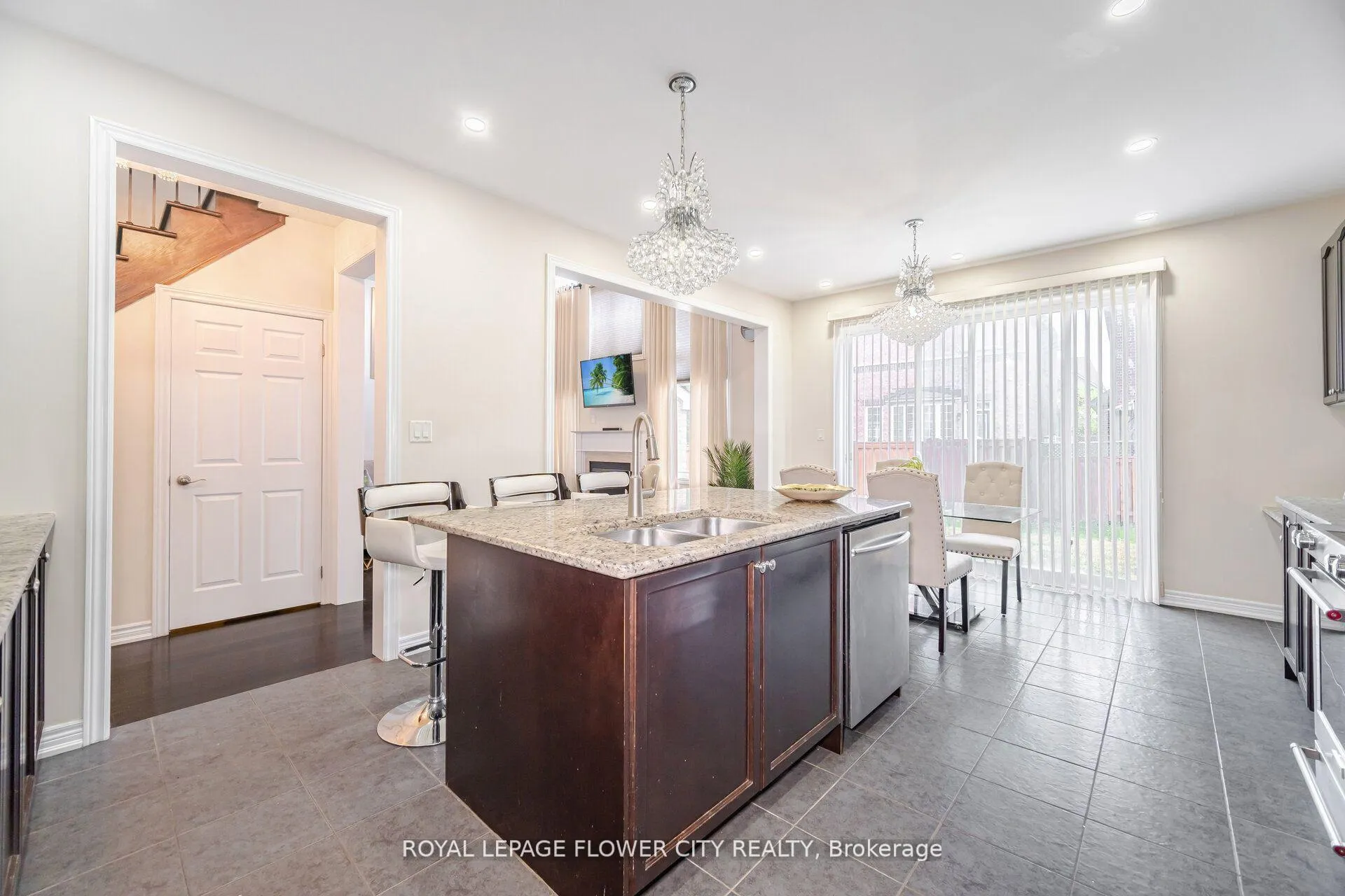 Photo 14 of 457 Dougall Avenue, Caledon, Rural Caledon — HOMEH