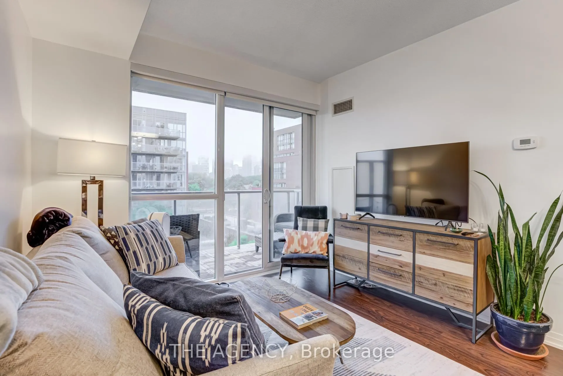 Photo 3 of Unit 628, 25 Cole Street, Toronto, Regent Park — HOMEH