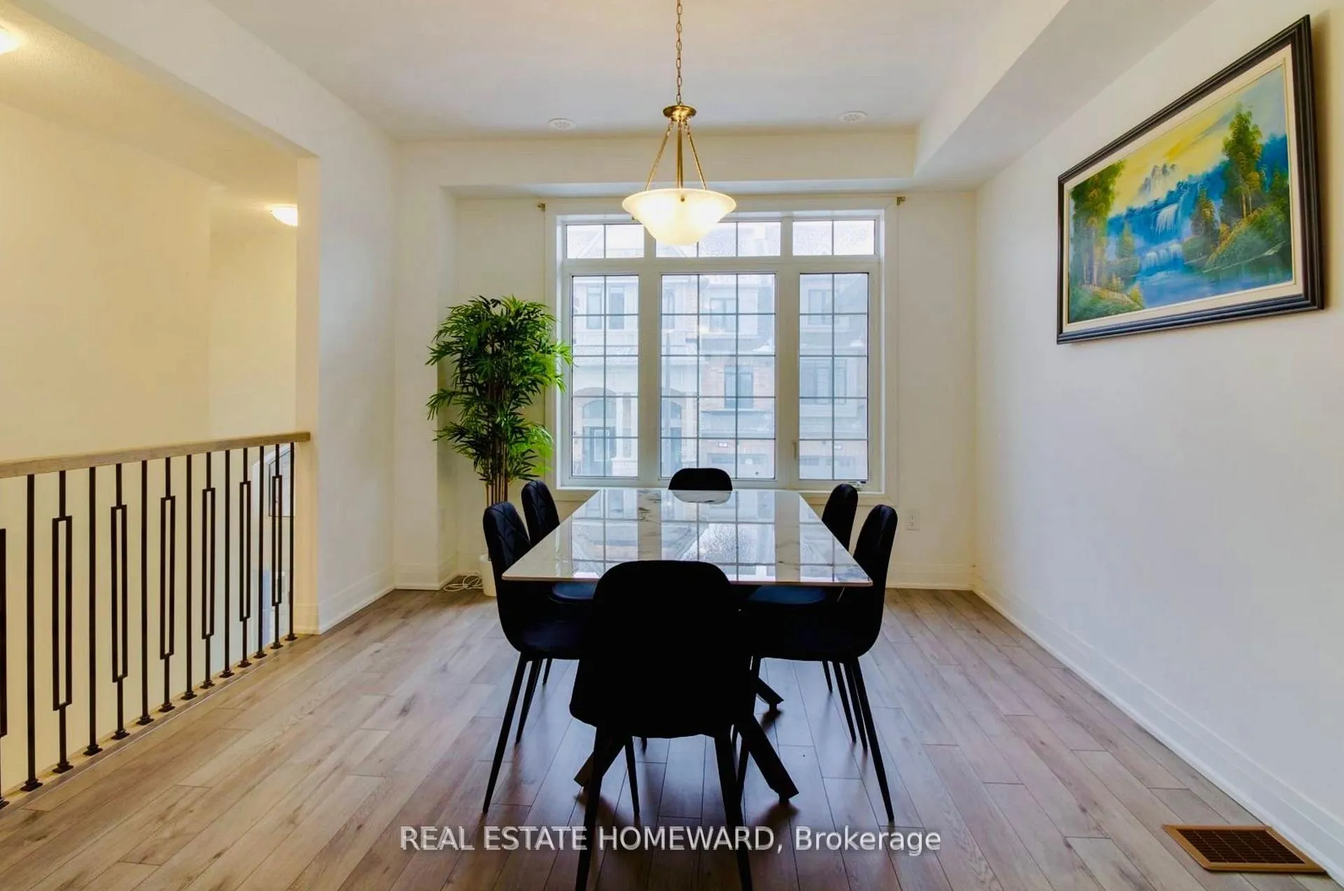Photo 5 of 8 Calloway Way, Whitby, Downtown Whitby — HOMEH