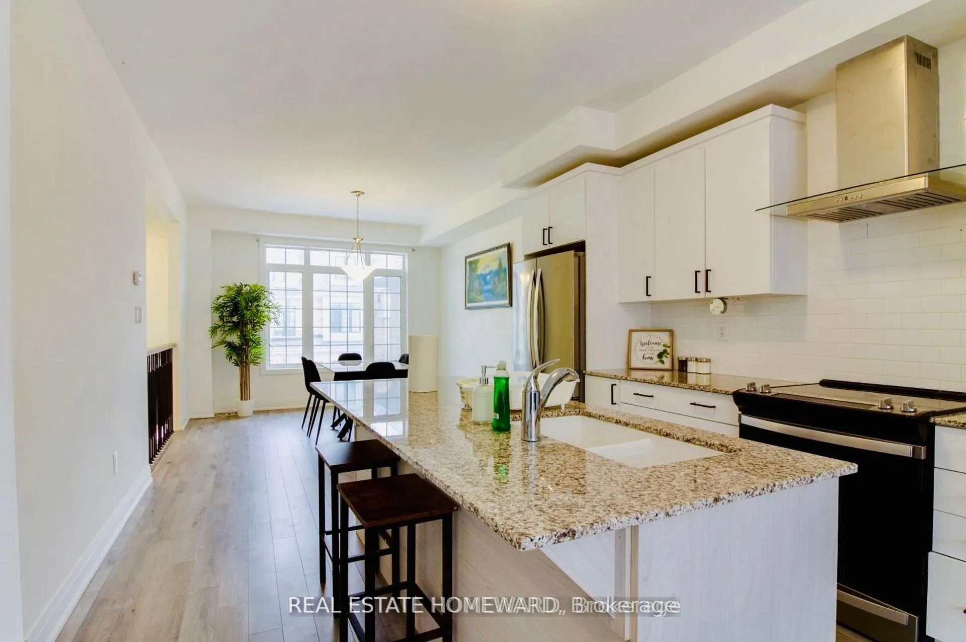 Photo 7 of 8 Calloway Way, Whitby, Downtown Whitby — HOMEH