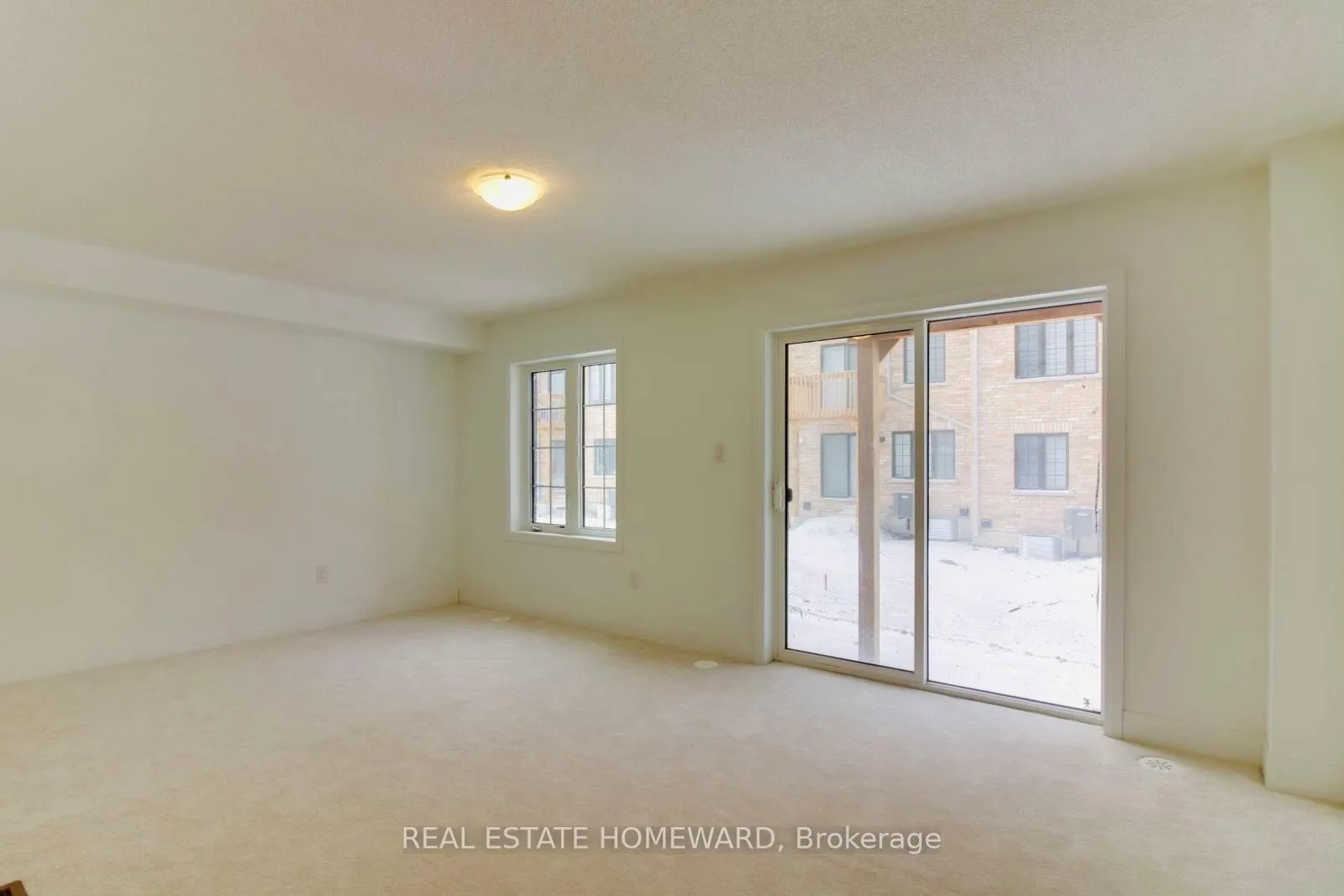 Photo 12 of 8 Calloway Way, Whitby, Downtown Whitby — HOMEH