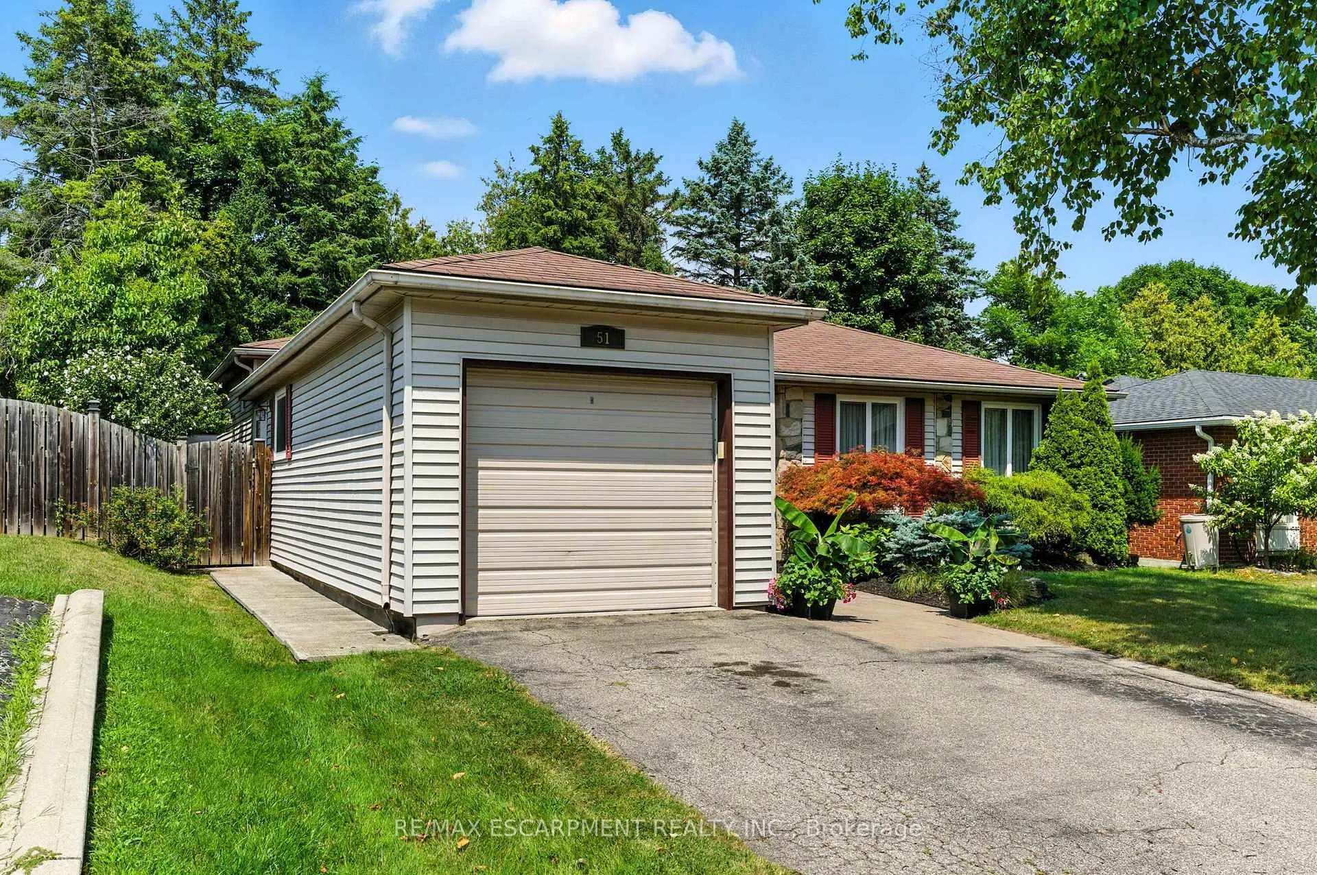 Photo 2 of 51 Pleasant Avenue, Hamilton, Dundas — HOMEH
