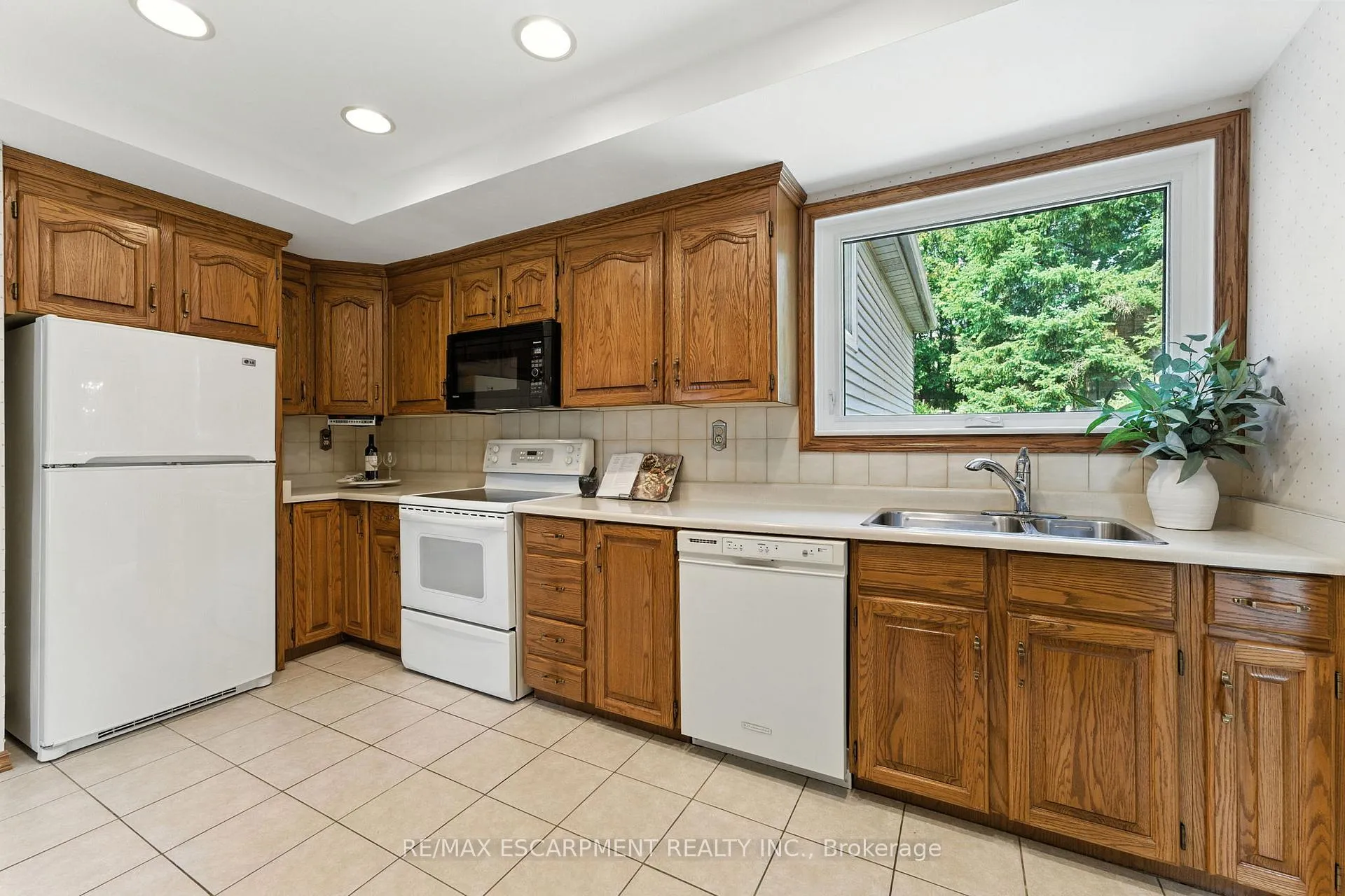 Photo 11 of 51 Pleasant Avenue, Hamilton, Dundas — HOMEH