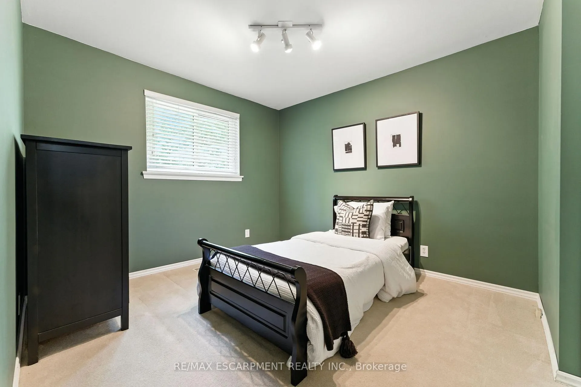Photo 17 of 51 Pleasant Avenue, Hamilton, Dundas — HOMEH