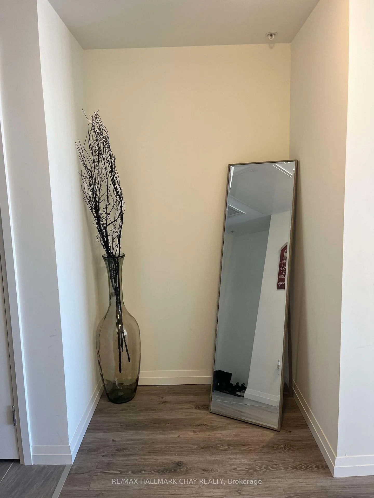 Photo 4 of Unit 1709, 108 Garment Street, Kitchener — HOMEH